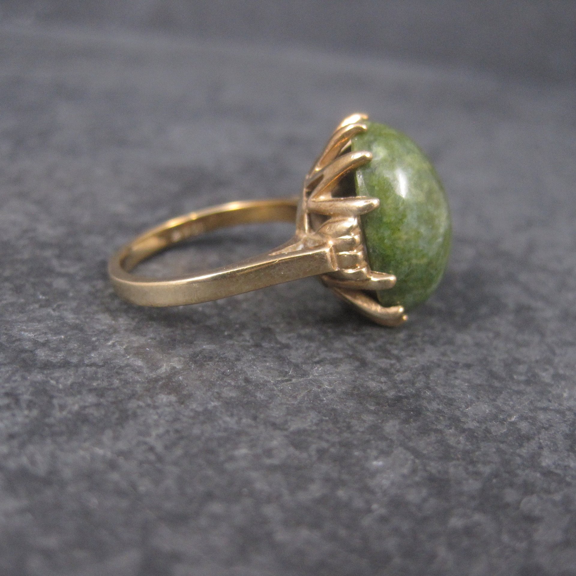 Estate 10K Yellow Gold Nephrite Jade Ring Size 6