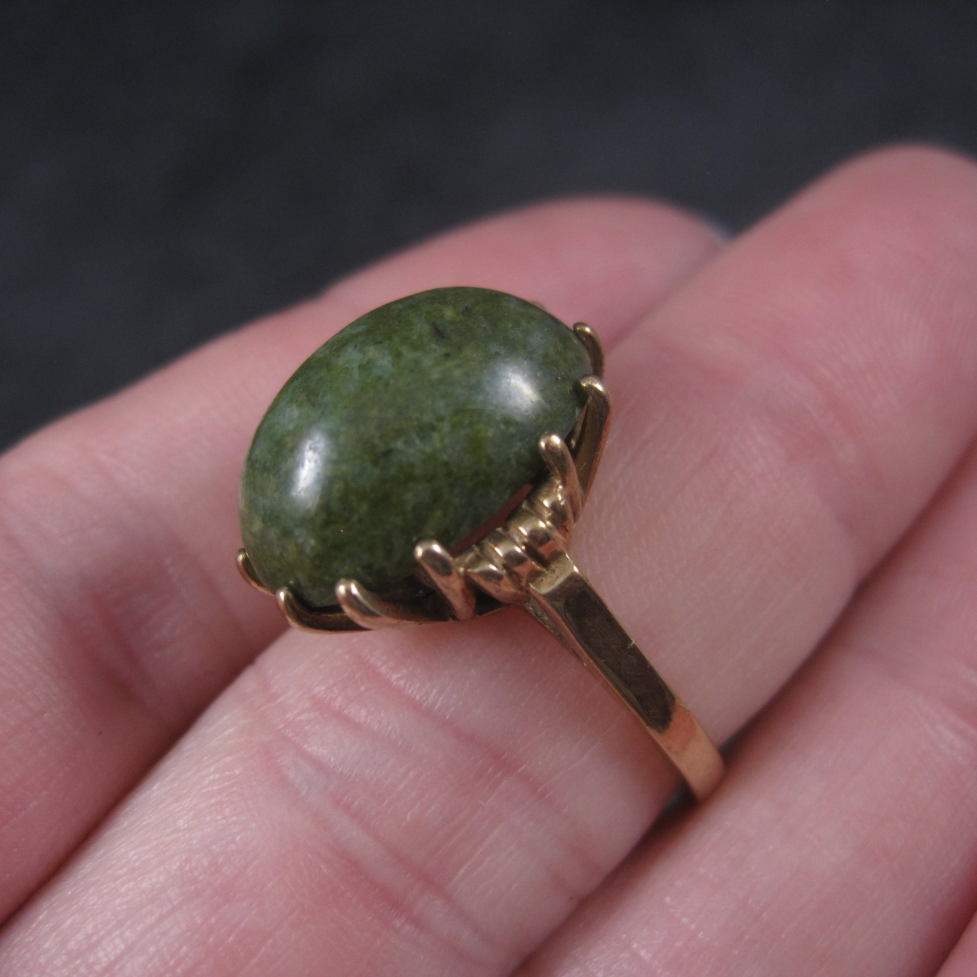 Estate 10K Yellow Gold Nephrite Jade Ring Size 6