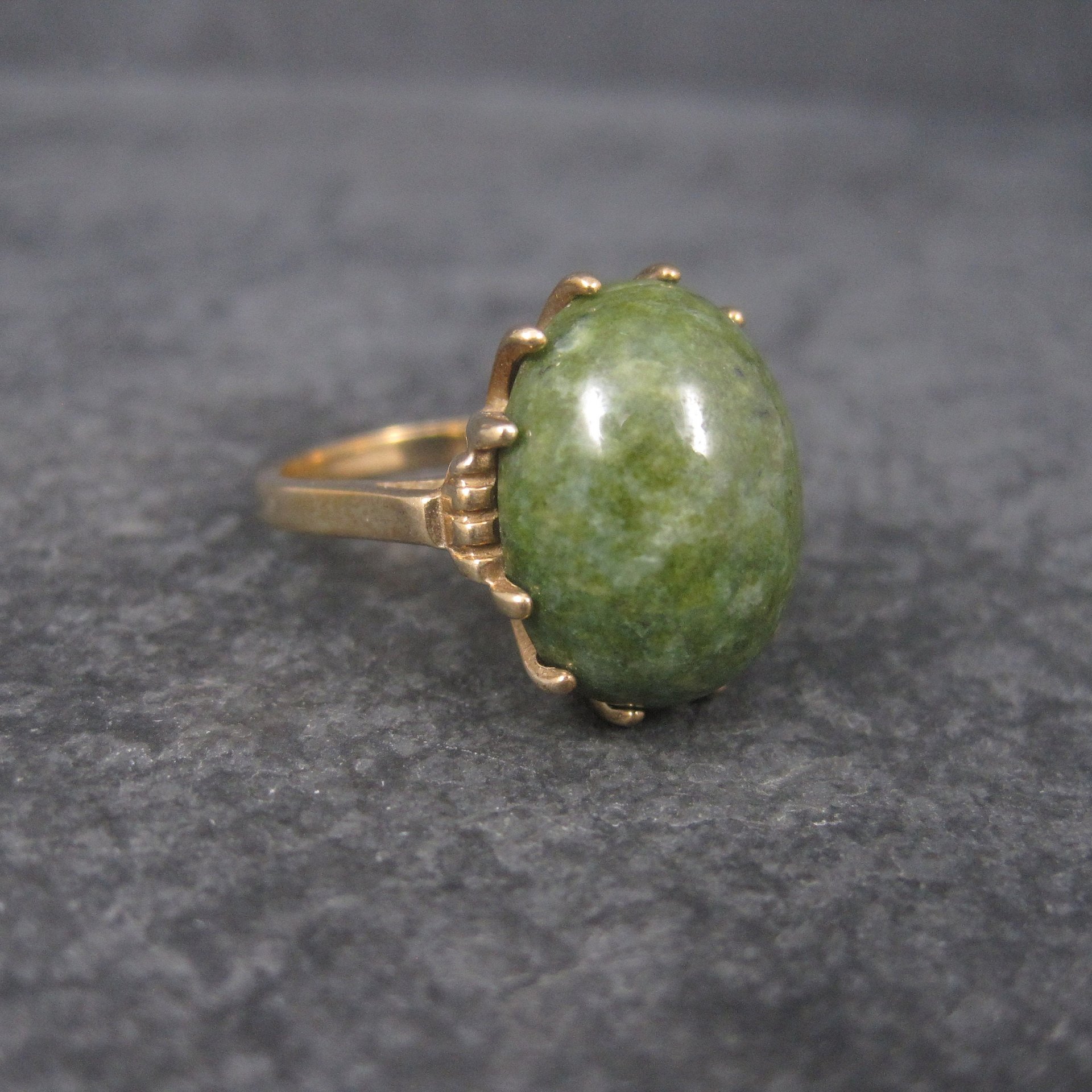 Estate 10K Yellow Gold Nephrite Jade Ring Size 6