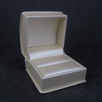Iridescent Pearl Engagement Ring Box