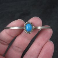 Dainty Vintage Southwestern Sterling Turquoise Bangle Bracelet 7.5 Inches