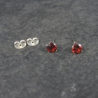 Estate Sterling 5mm Garnet Stud Earrings