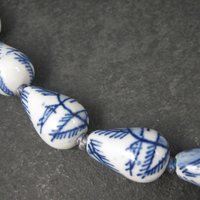 Vintage Chinese Import Hand Painted Porcelain Bead Necklace 24 Inches