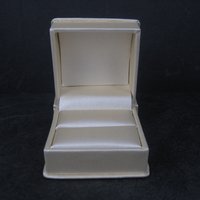 Iridescent Pearl Engagement Ring Box