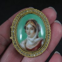 Vintage Rhinestone Cameo Buckle