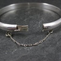 Simple Sterling Silver Hinged Bangle Bracelet 7"