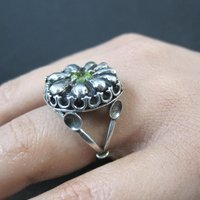 Vintage Sterling Peridot Flower Ring Size 6 Estate Silver
