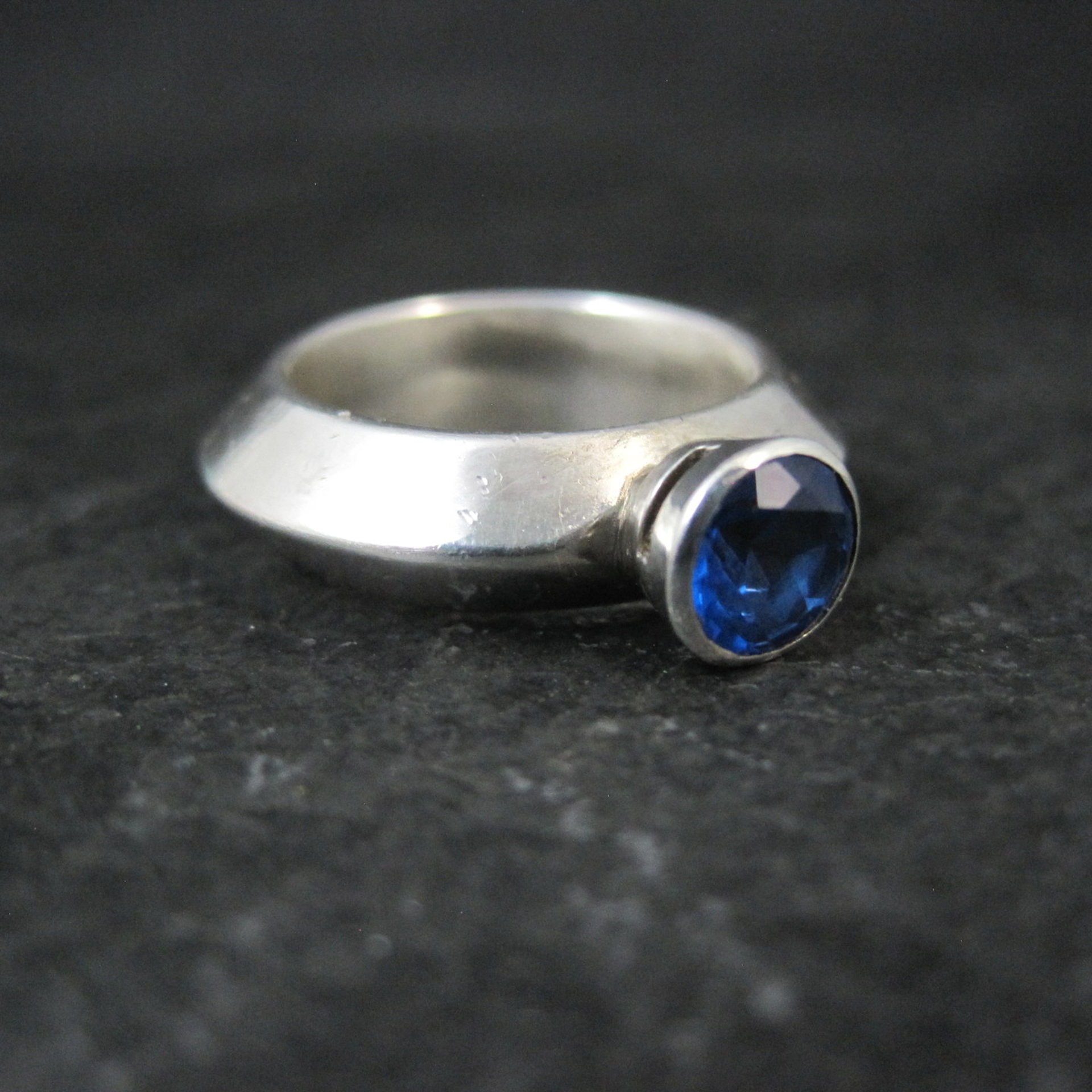 Vintage Carinated Sterling Silver Blue Spinel Ring Size 5.5
