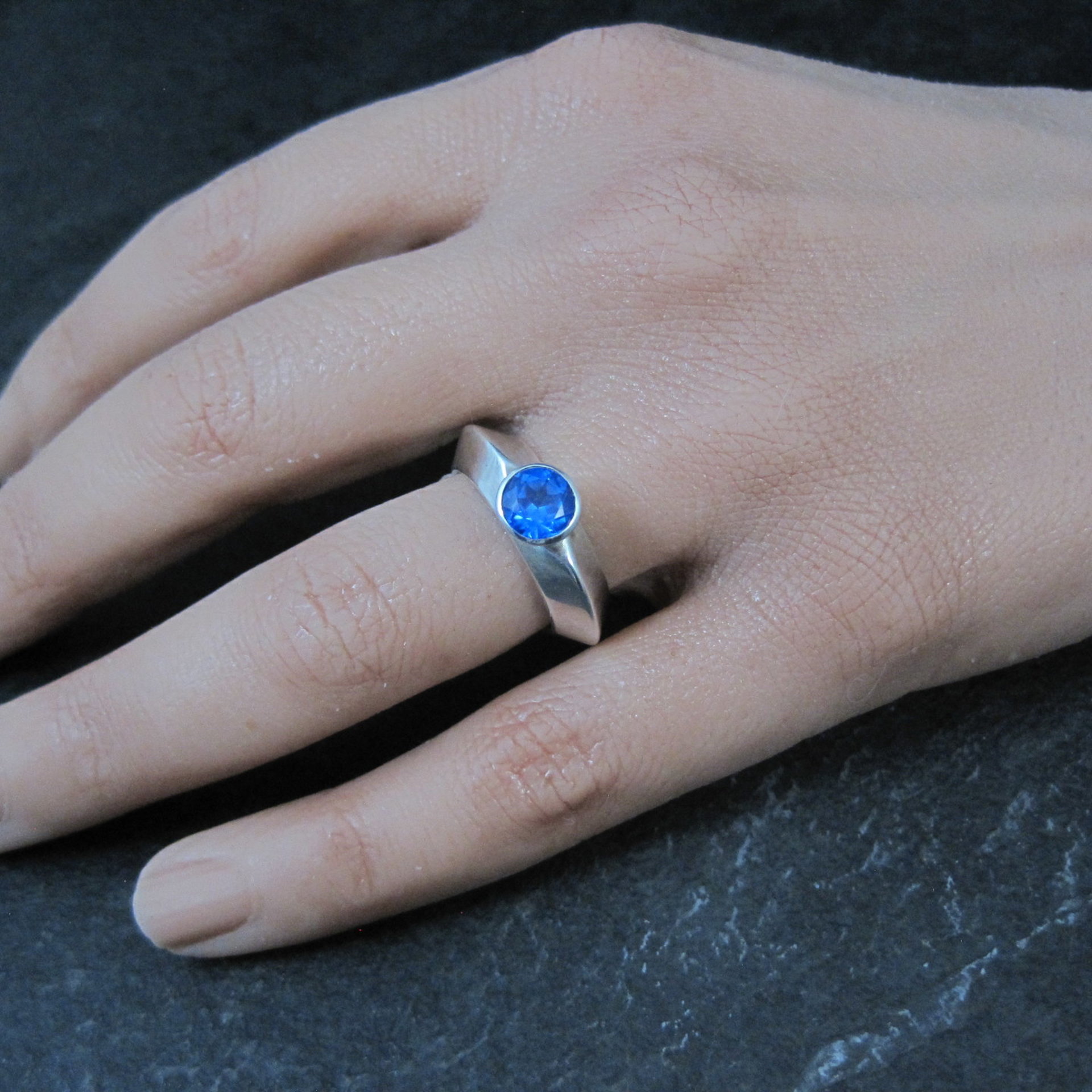 Vintage Carinated Sterling Silver Blue Spinel Ring Size 5.5