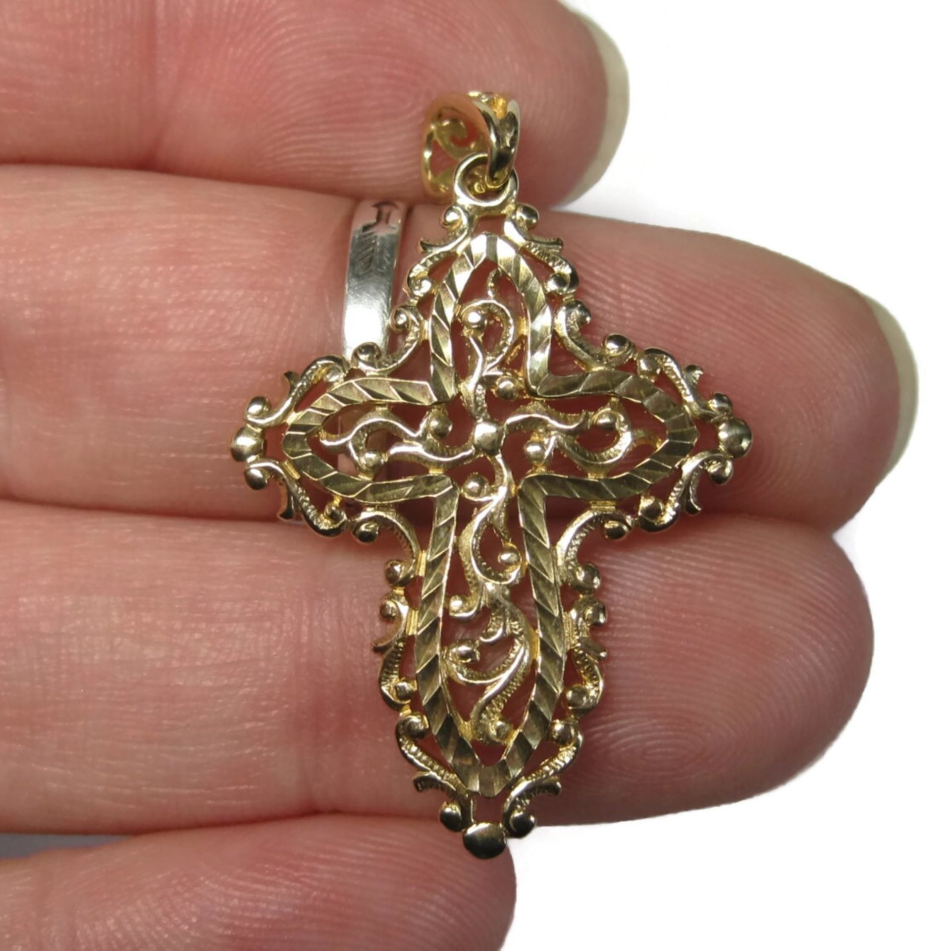 Vintage 10K Diamond Cut Filigree Cross Pendant