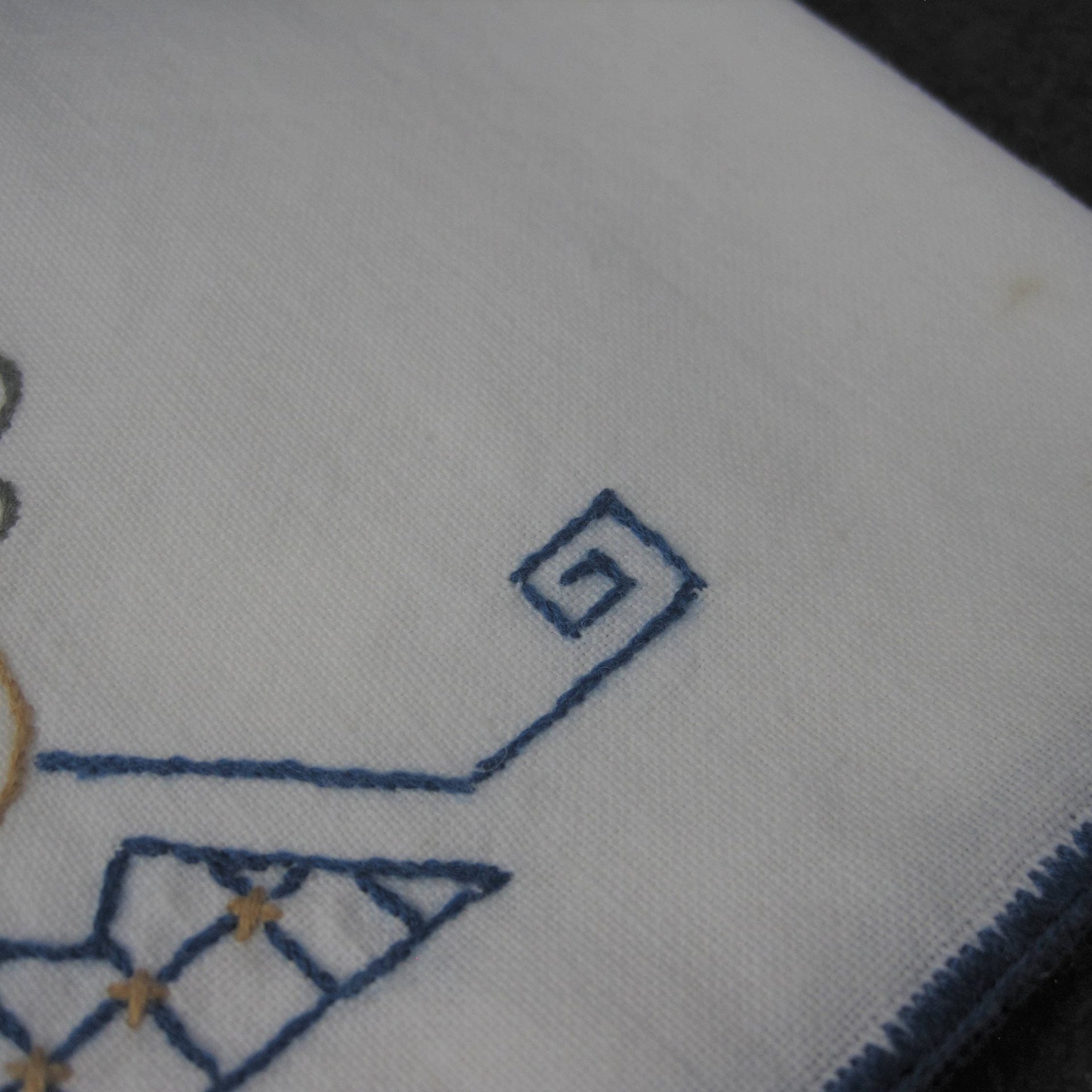 Vintage Hand Embroidered Teapot Napkins Blue White Gold Set of 4