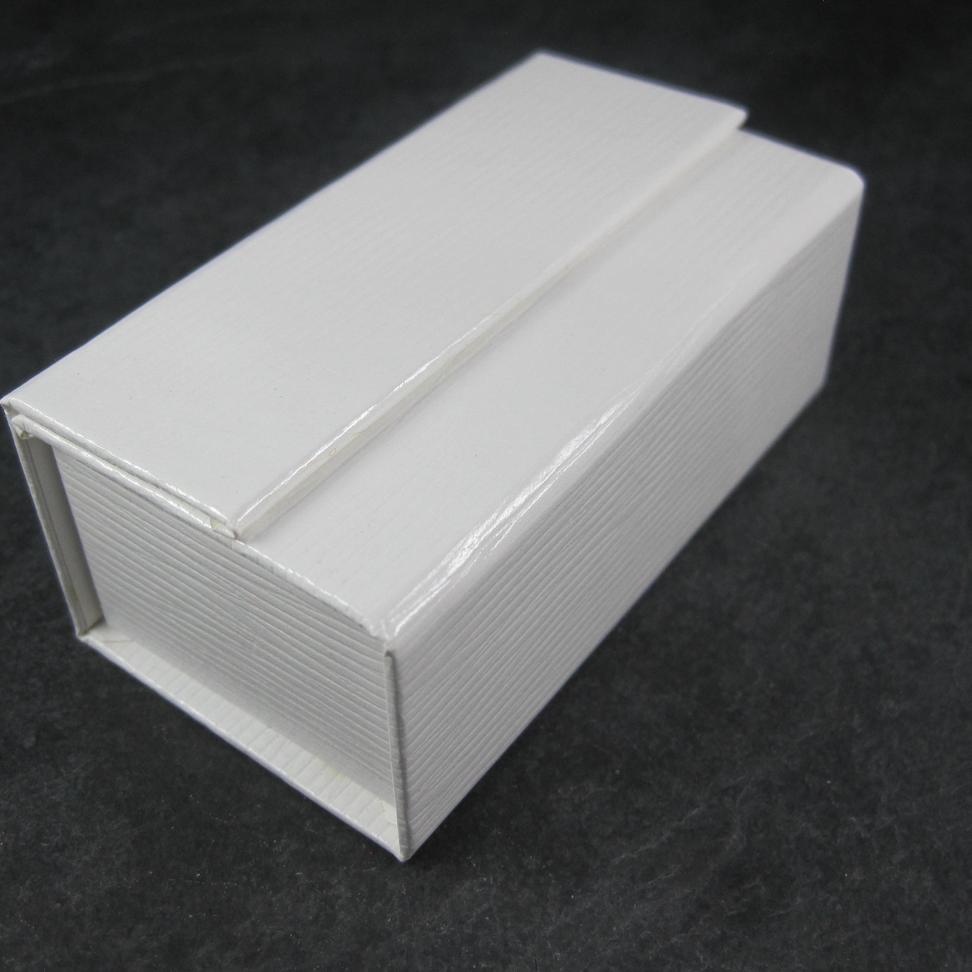 White Magnetic Double Ring Box