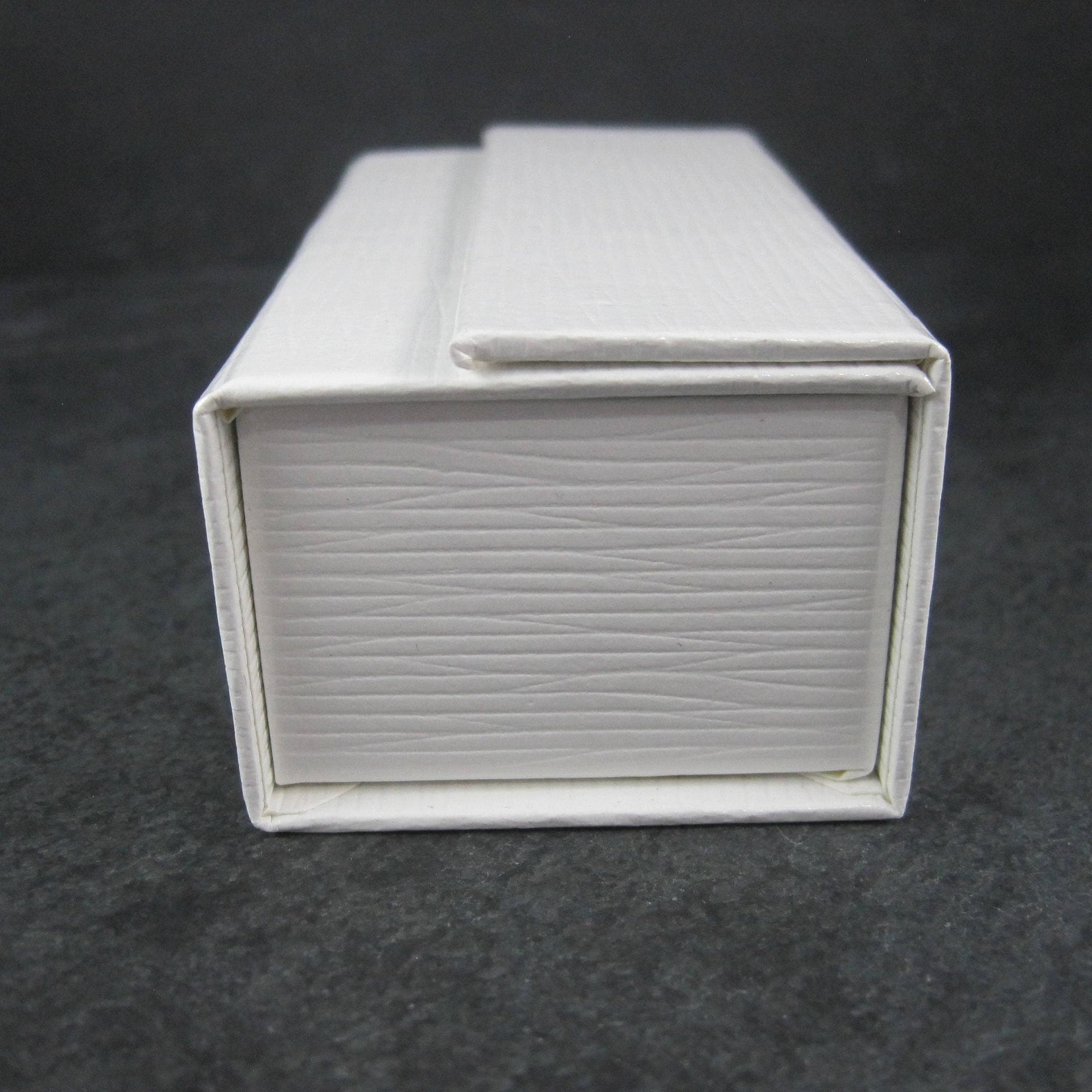 White Magnetic Double Ring Box