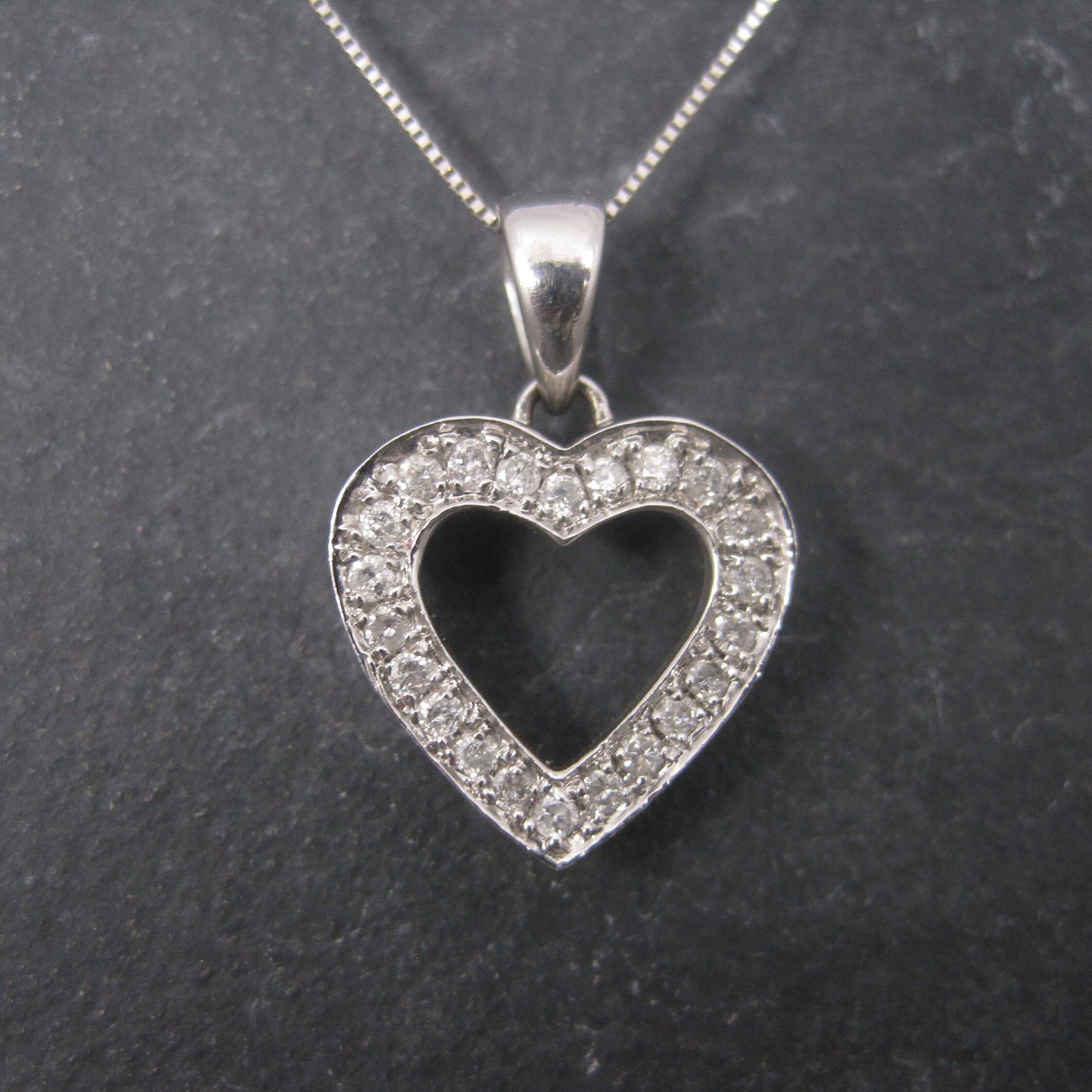 Estate 14K White Gold .25 Carat Diamond Heart Pendant Necklace