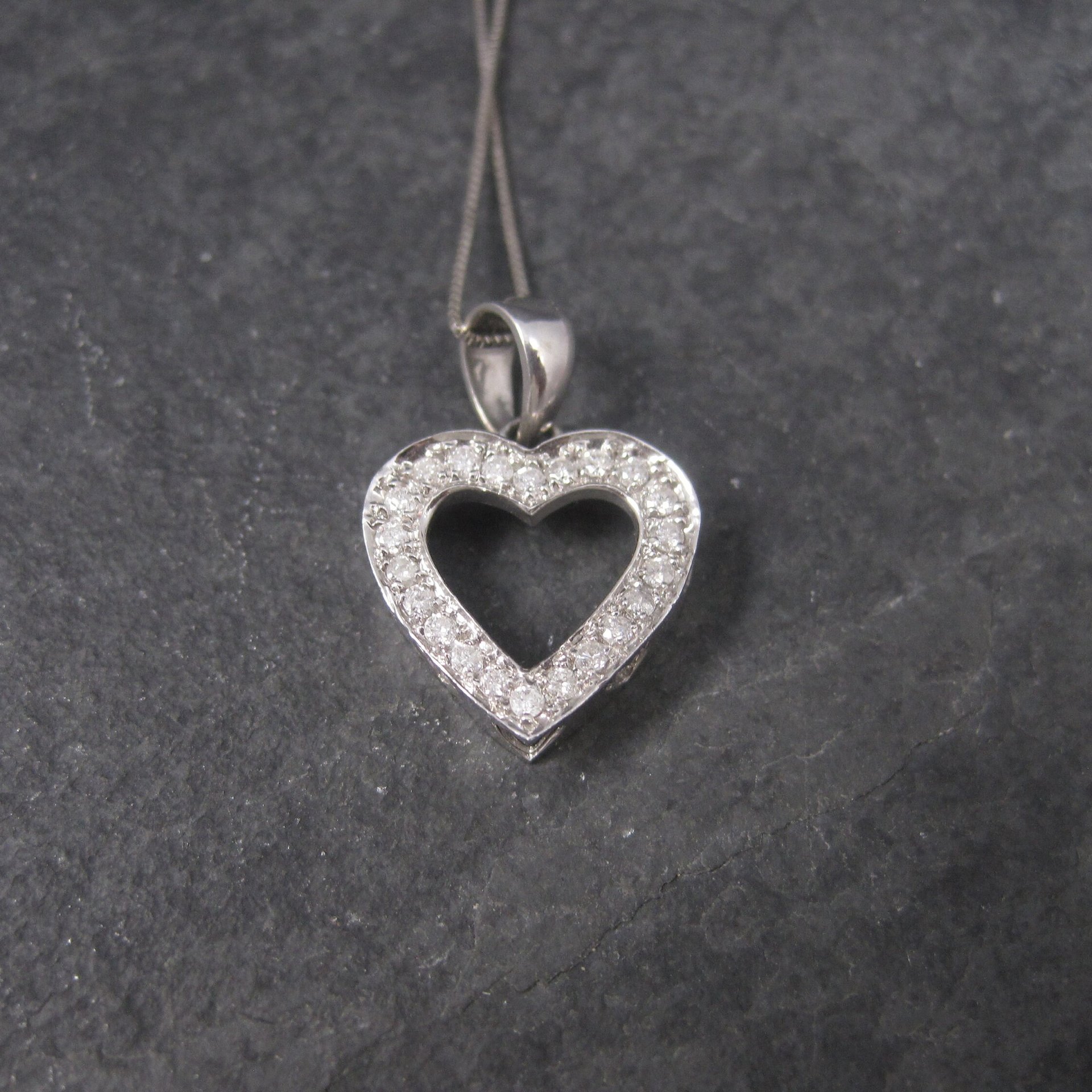 Estate 14K White Gold .25 Carat Diamond Heart Pendant Necklace