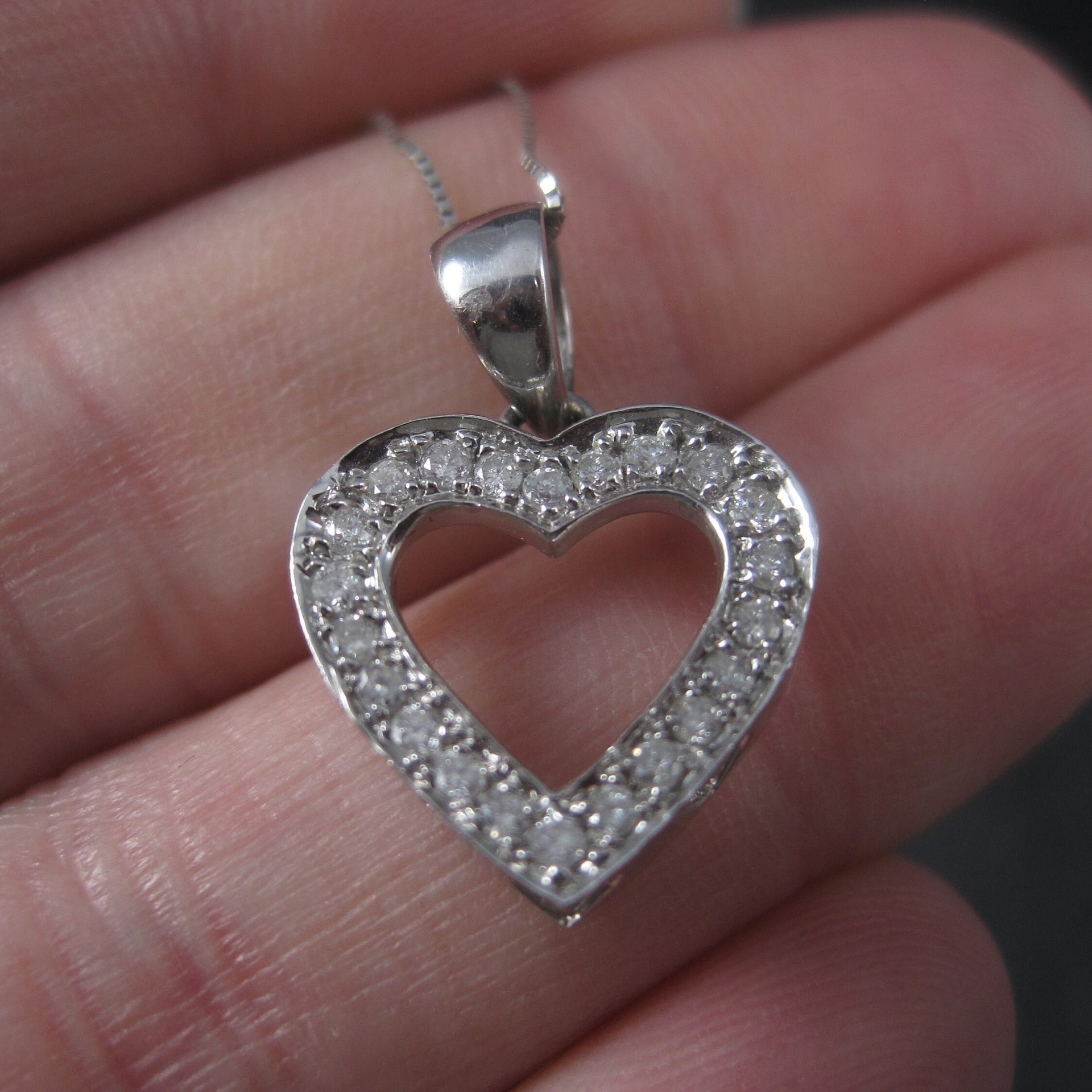 Estate 14K White Gold .25 Carat Diamond Heart Pendant Necklace