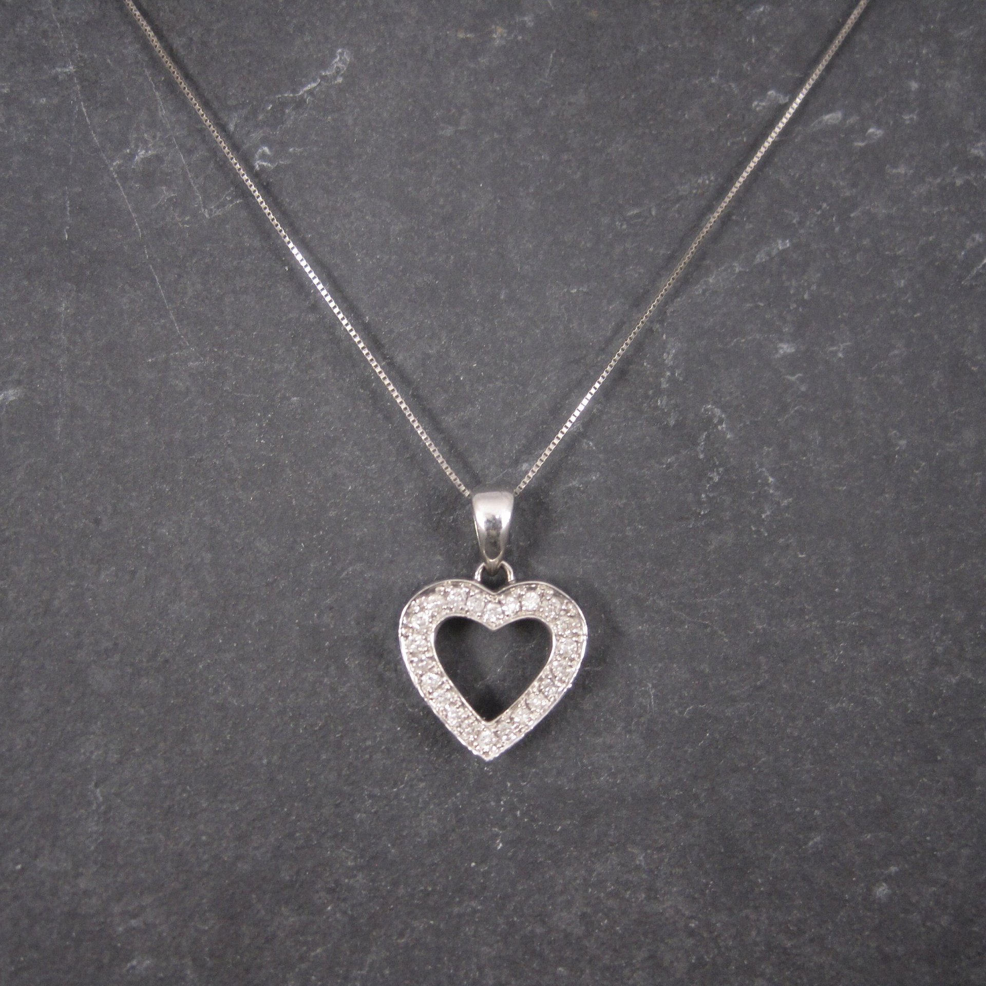 Estate 14K White Gold .25 Carat Diamond Heart Pendant Necklace