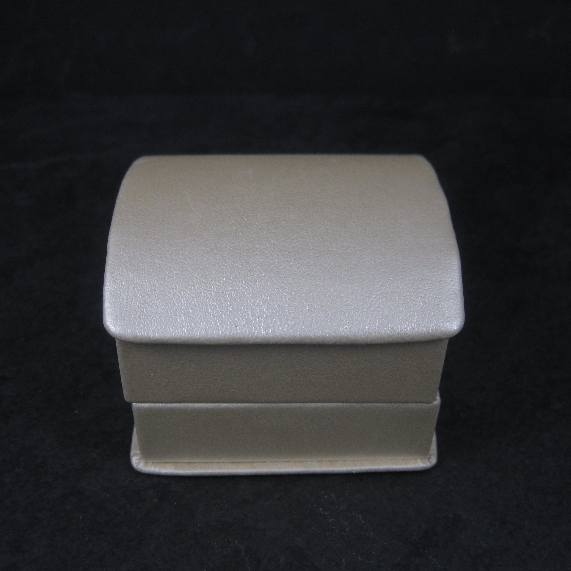 Iridescent Pearl Engagement Ring Box