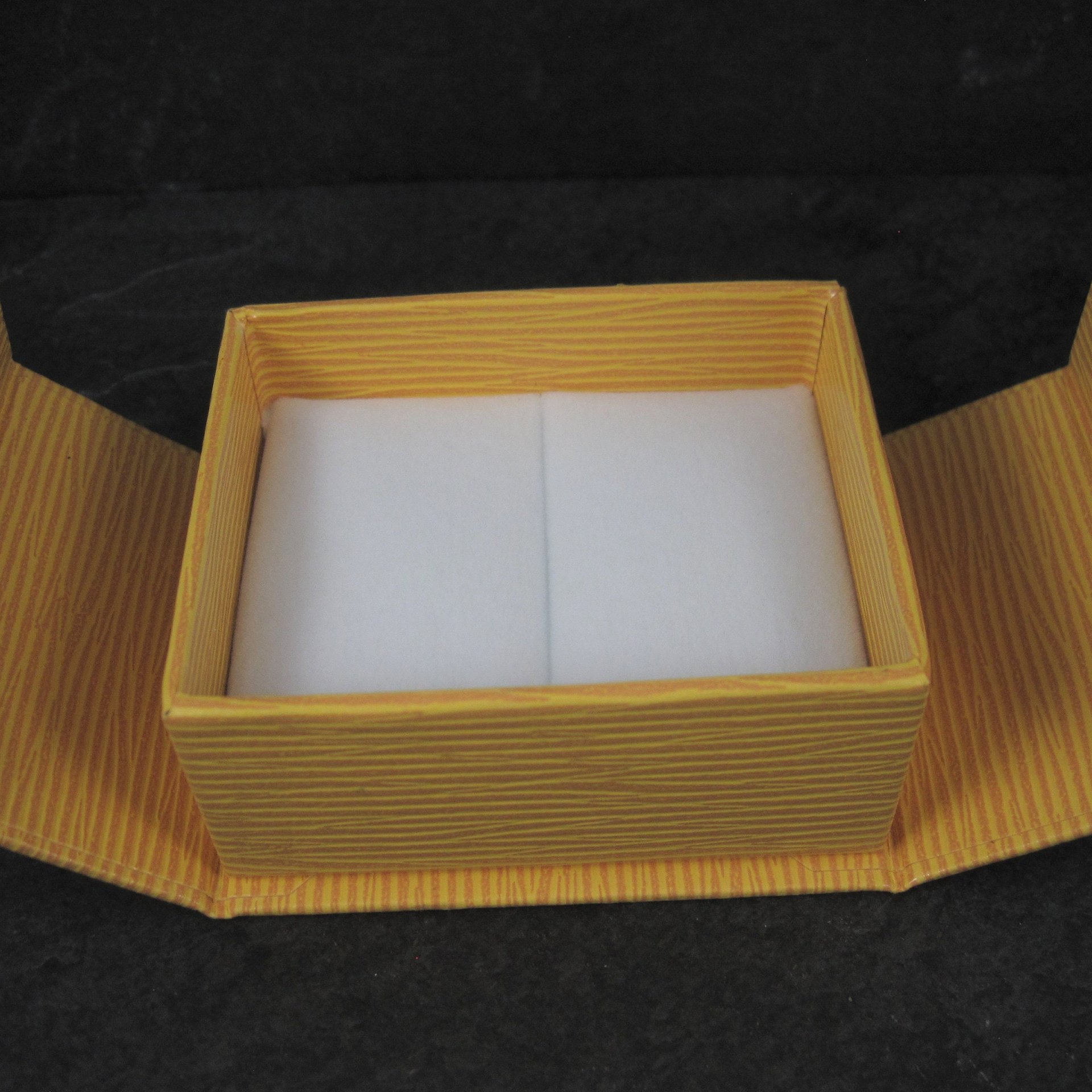 Yellow Textured Folding Magnetic Ring Box