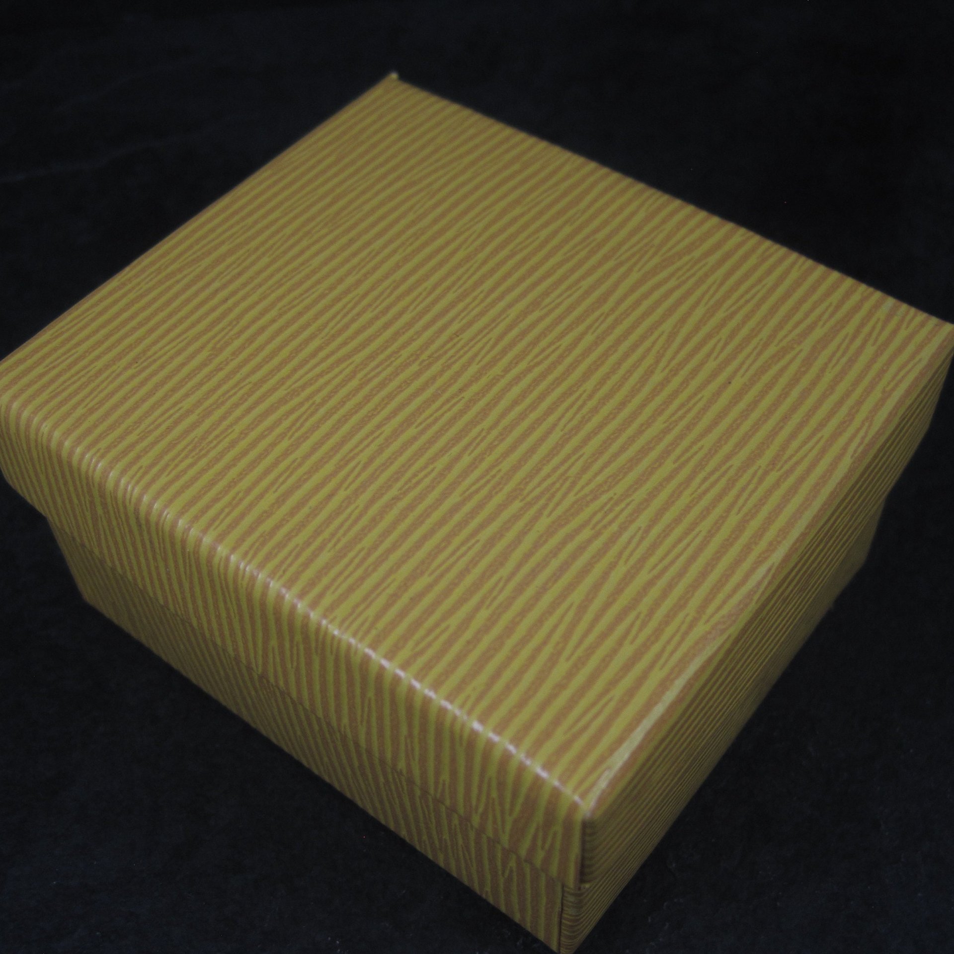 Yellow Textured Folding Magnetic Ring Box