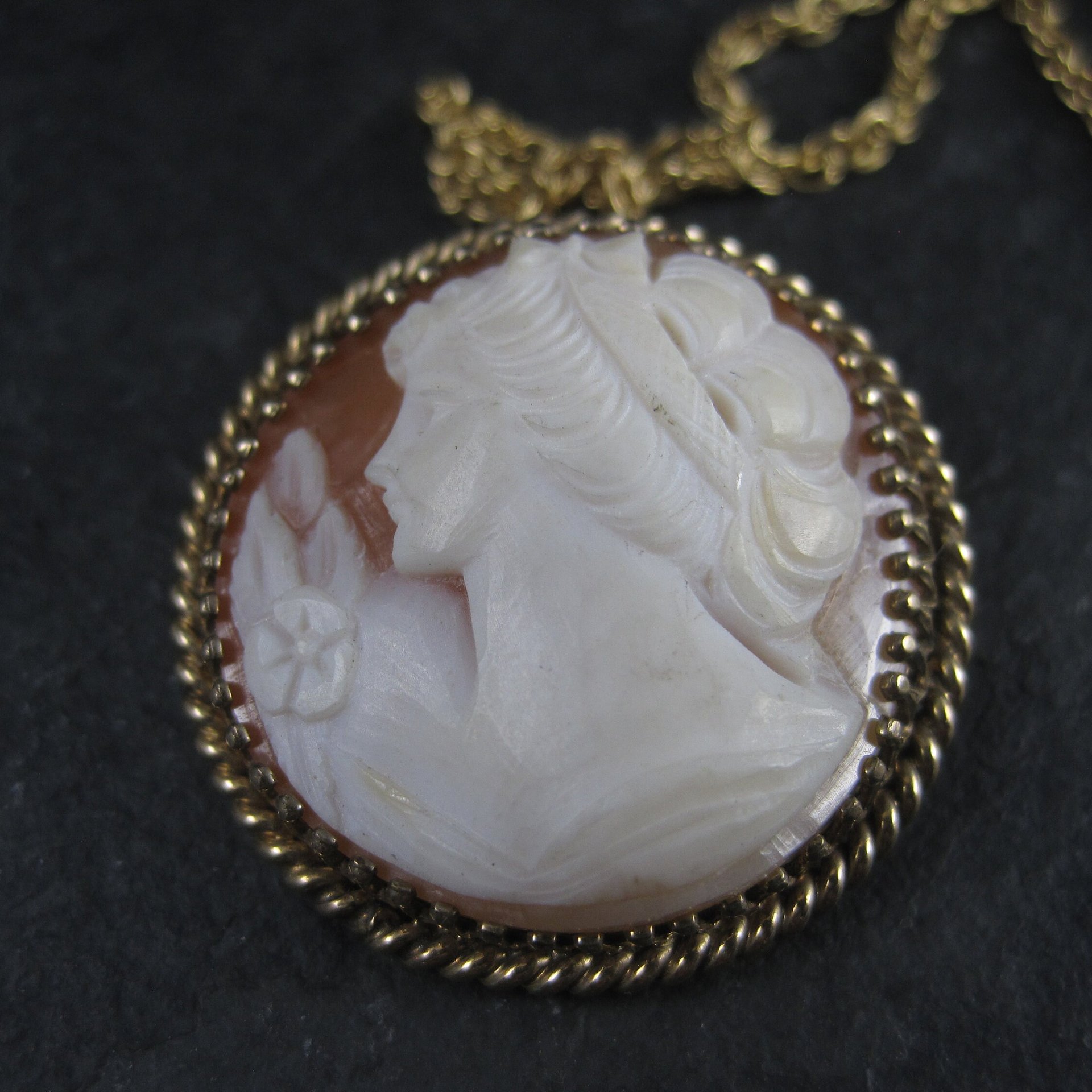 Vintage Carved Shell Cameo Brooch Pendant 12K Gold Filled Winard