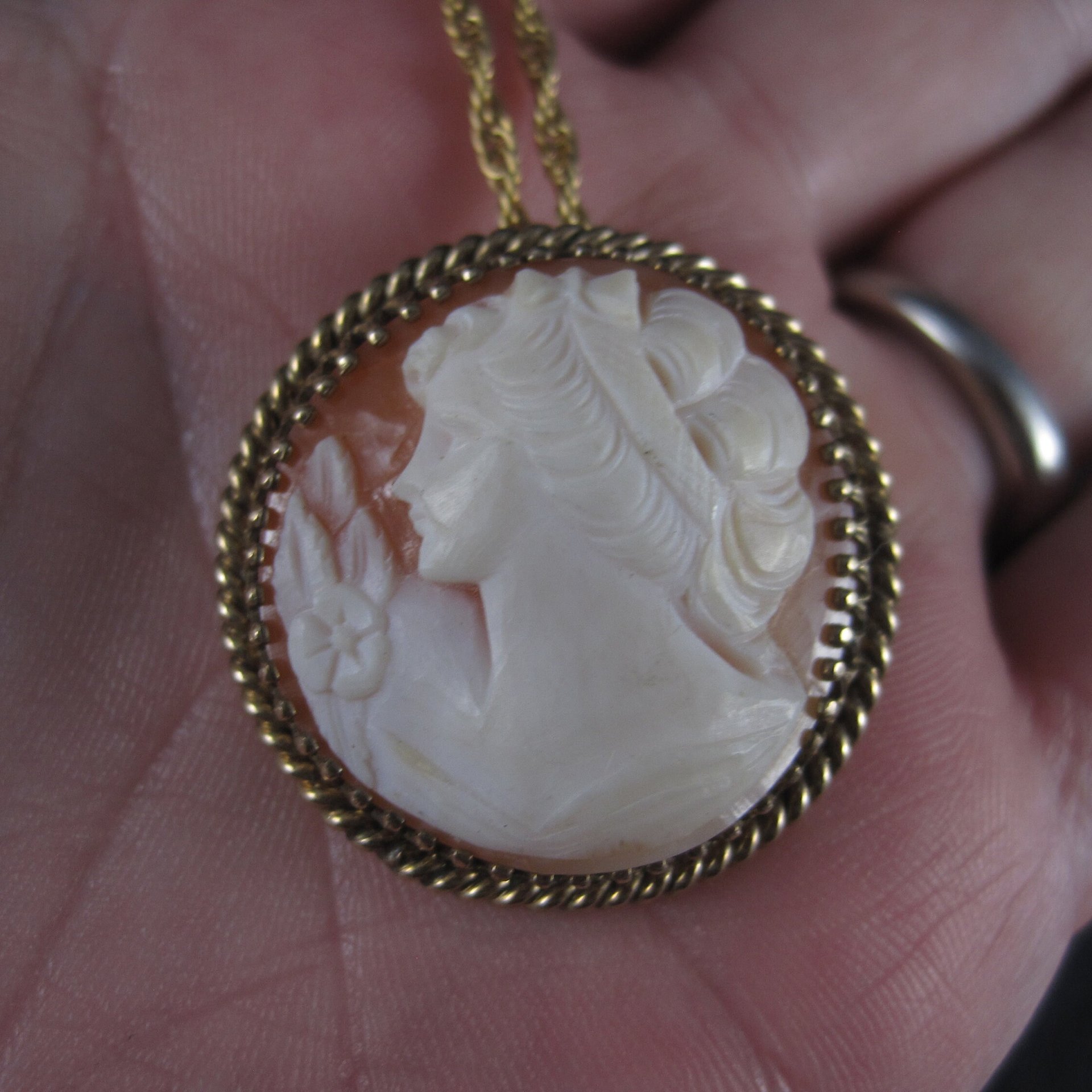 Vintage Carved Shell Cameo Brooch Pendant 12K Gold Filled Winard