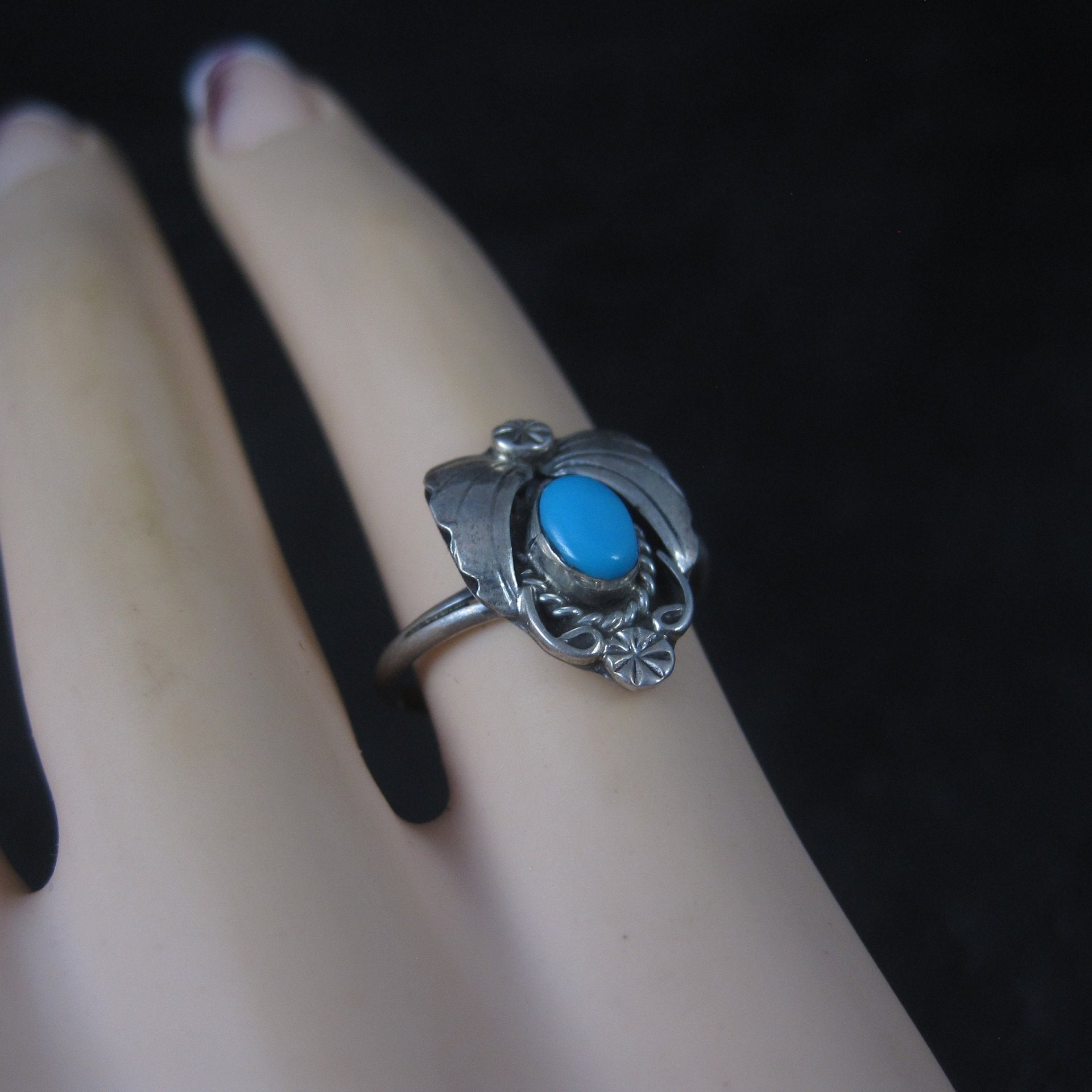 Dainty Estate Southwestern Turquoise Ring Size 6