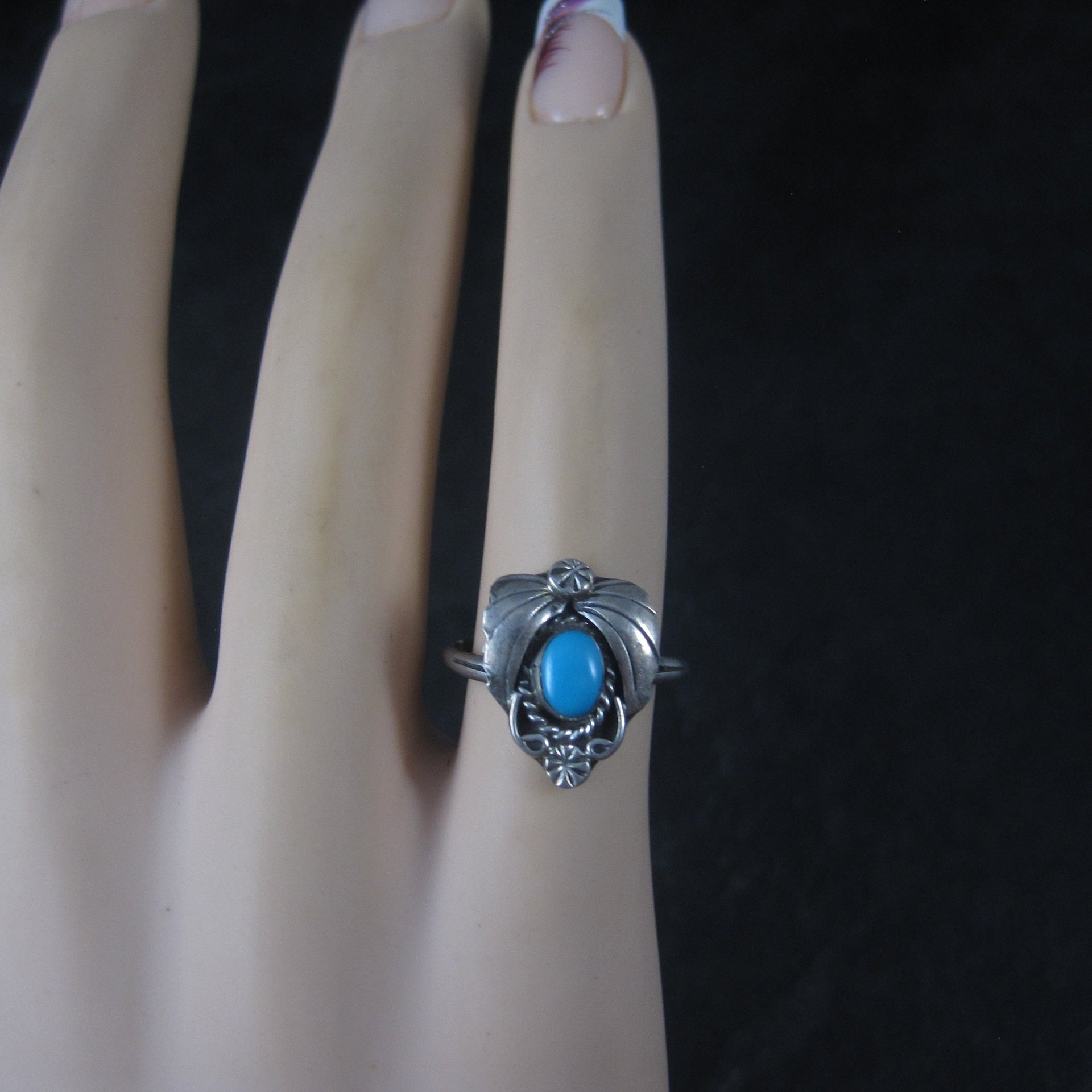 Dainty Estate Southwestern Turquoise Ring Size 6