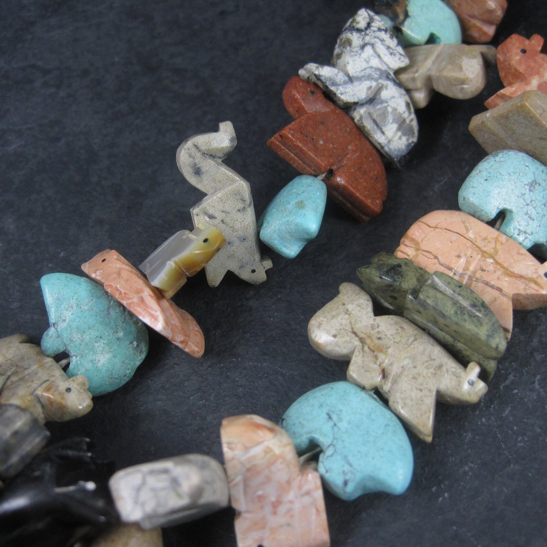 Estate 1970s Zuni Carved Fetish Bear Necklace 32 Inches