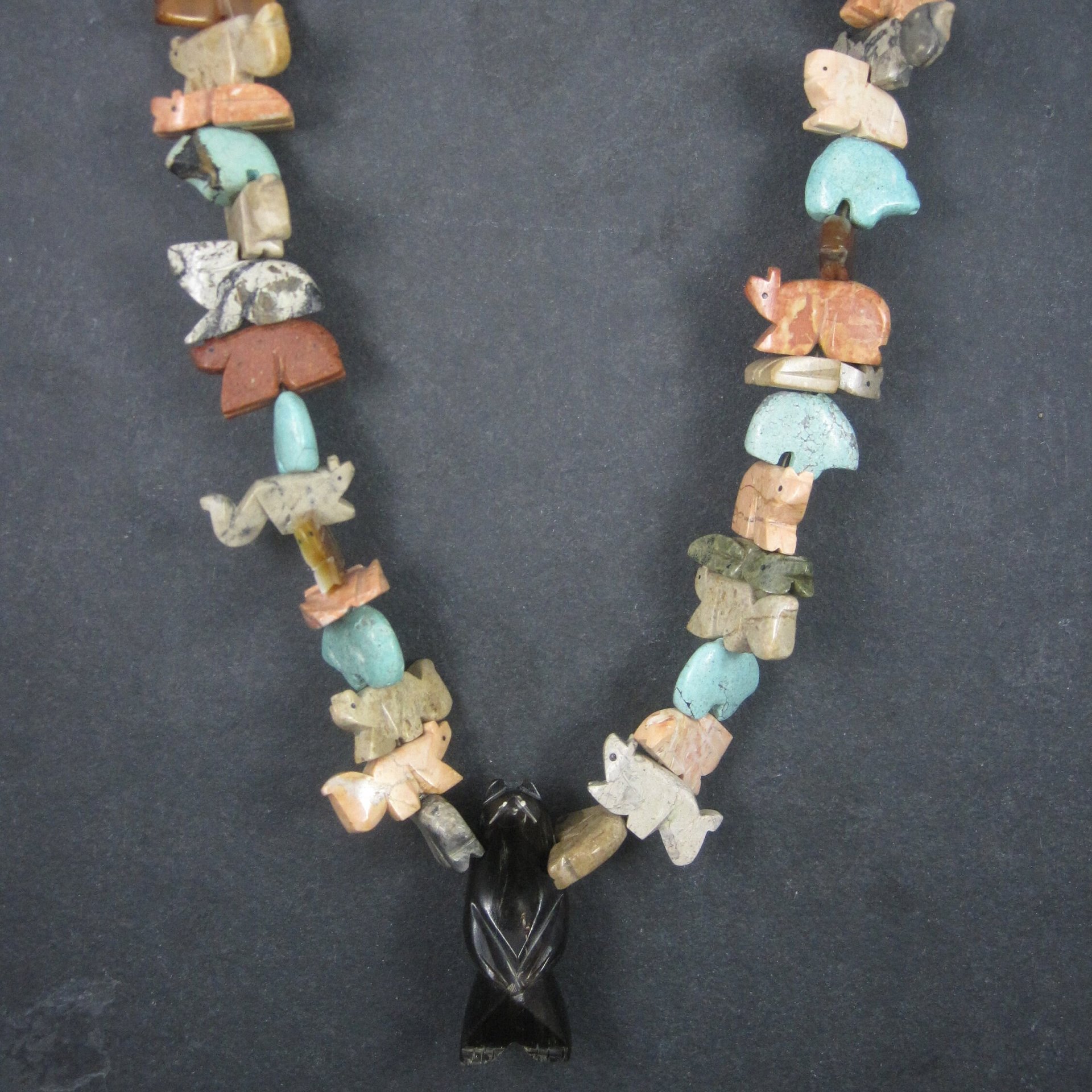 Estate 1970s Zuni Carved Fetish Bear Necklace 32 Inches