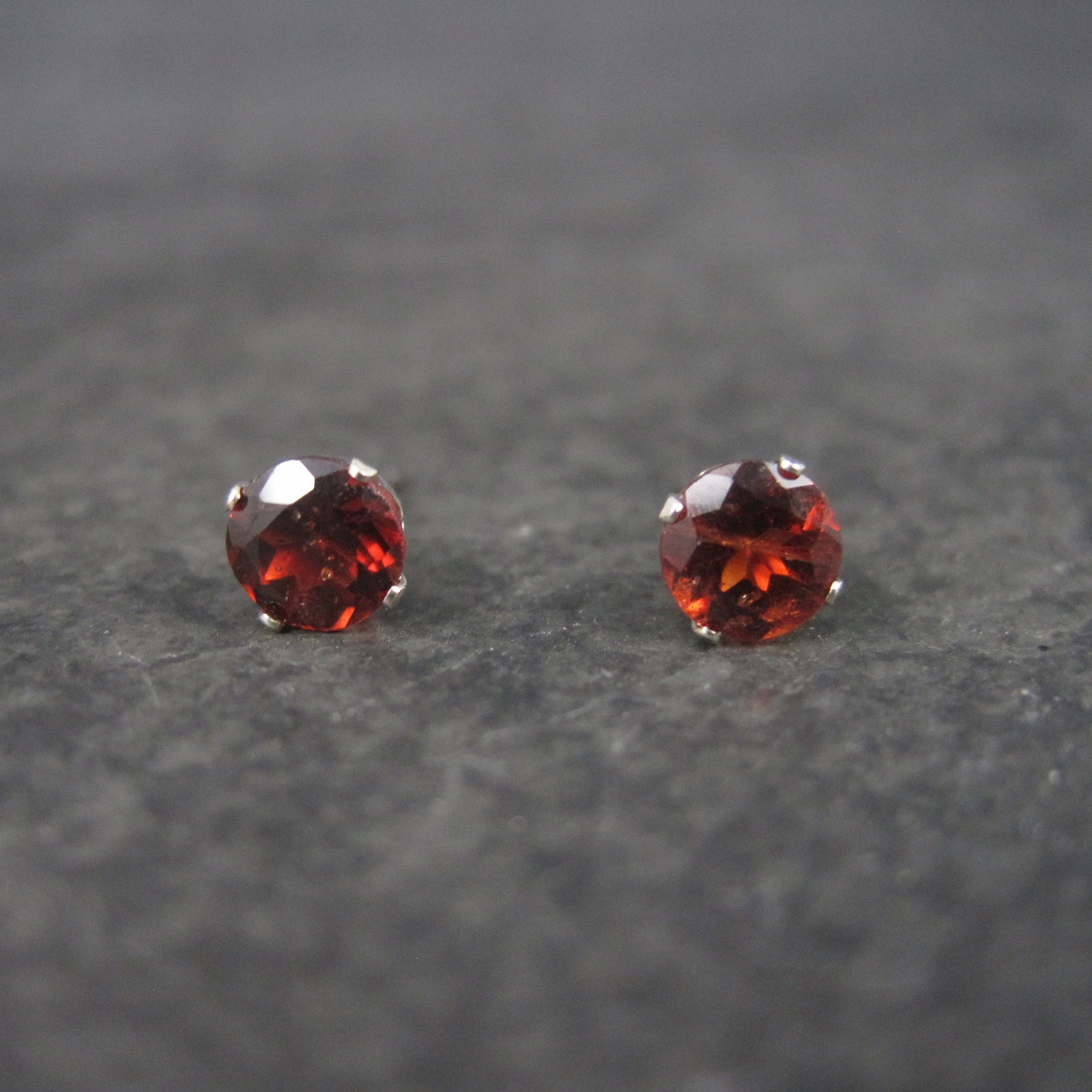 Estate Sterling 5mm Garnet Stud Earrings