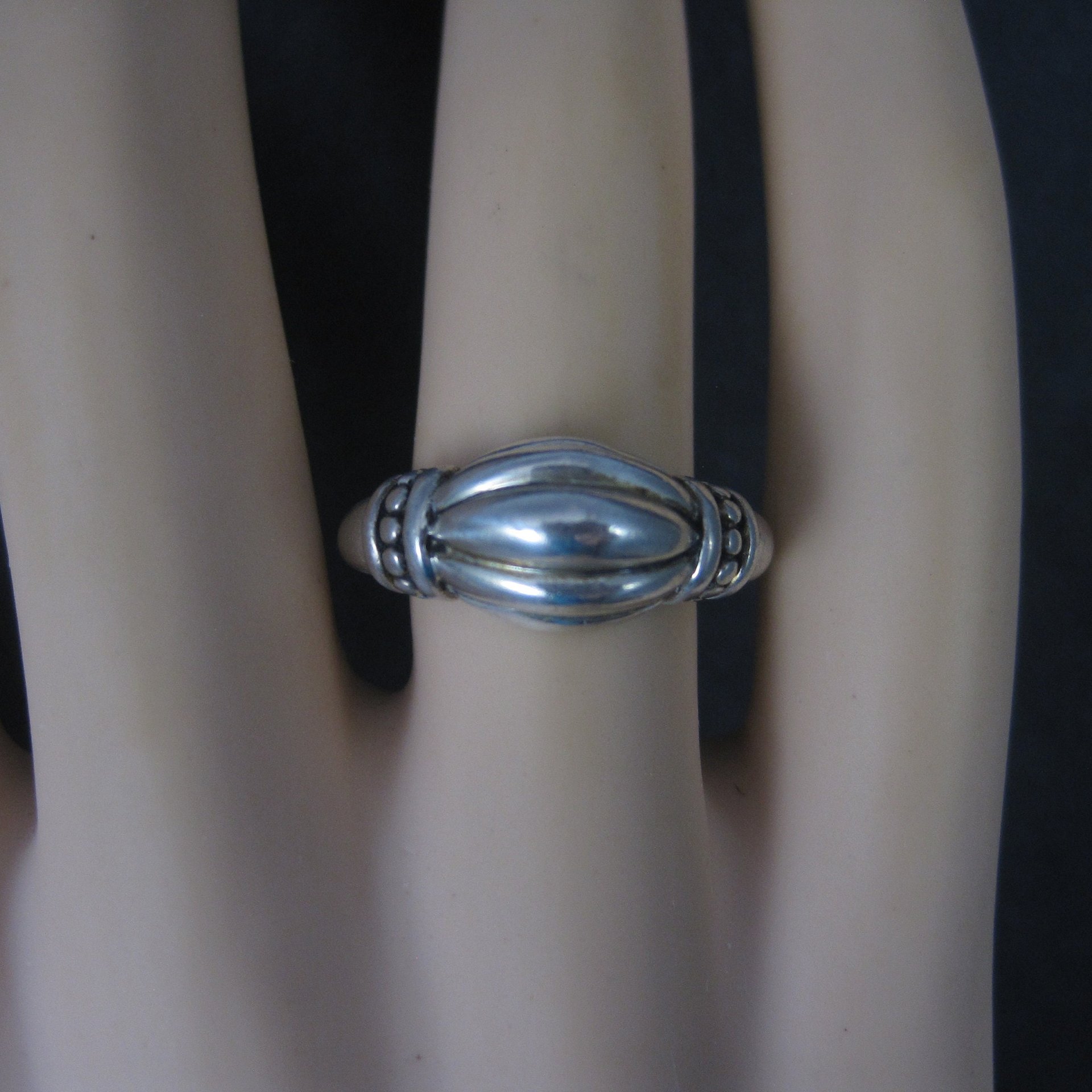 Vintage Sterling Ribbed Dome Ring Size 8