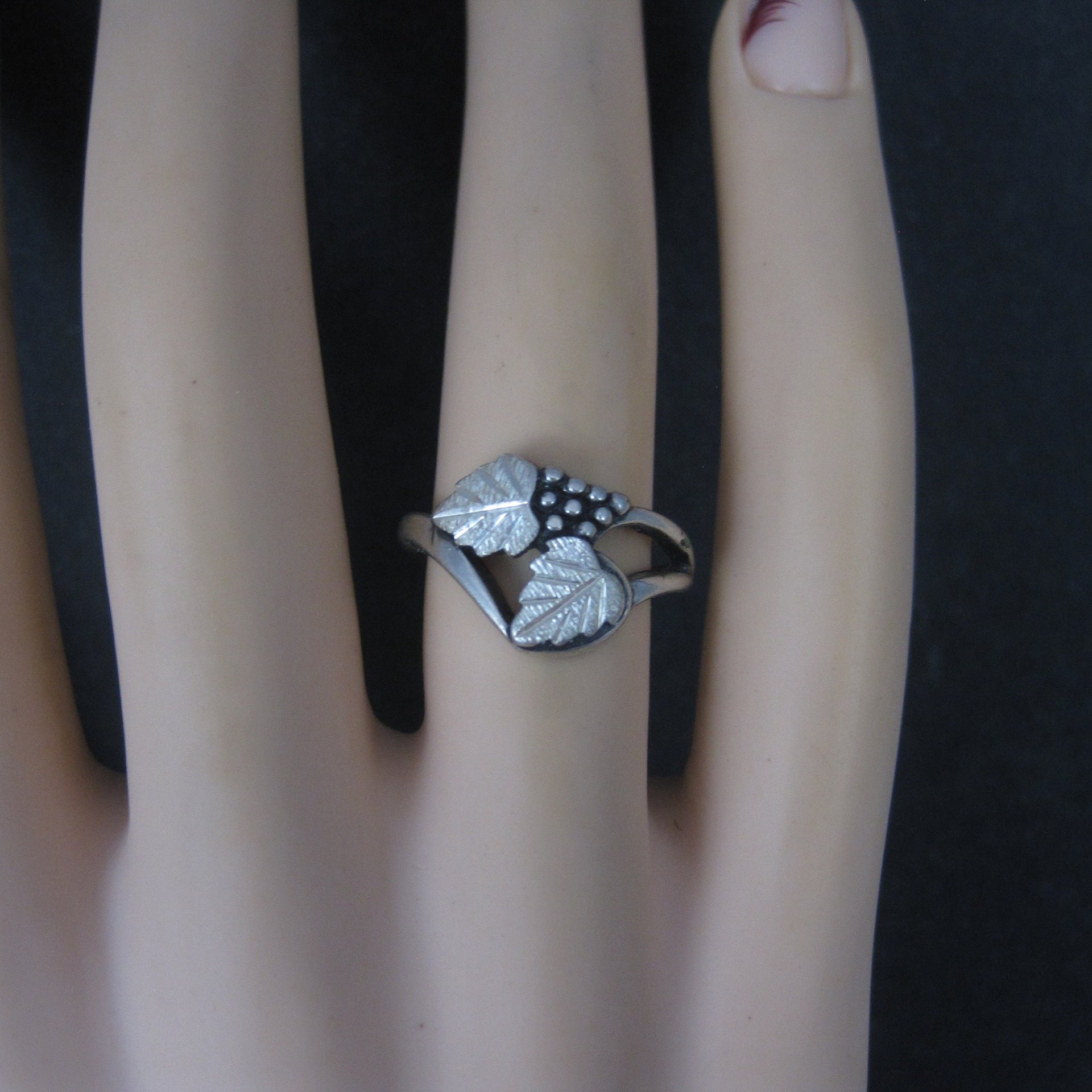 Vintage Black Hills Silver Ring Size 6.25