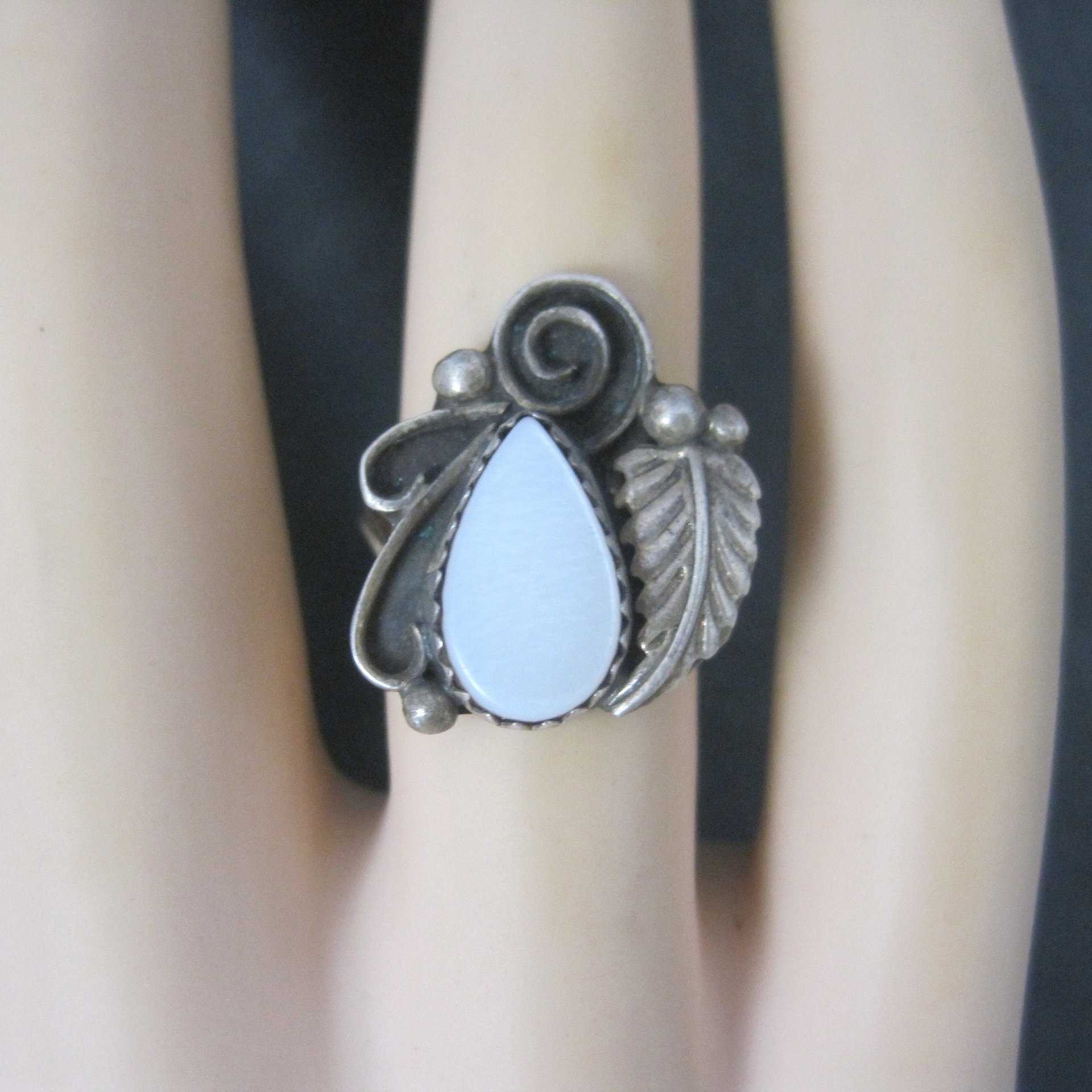 Southwestern Sterling Mother of Pearl Feather Ring Size 6.5