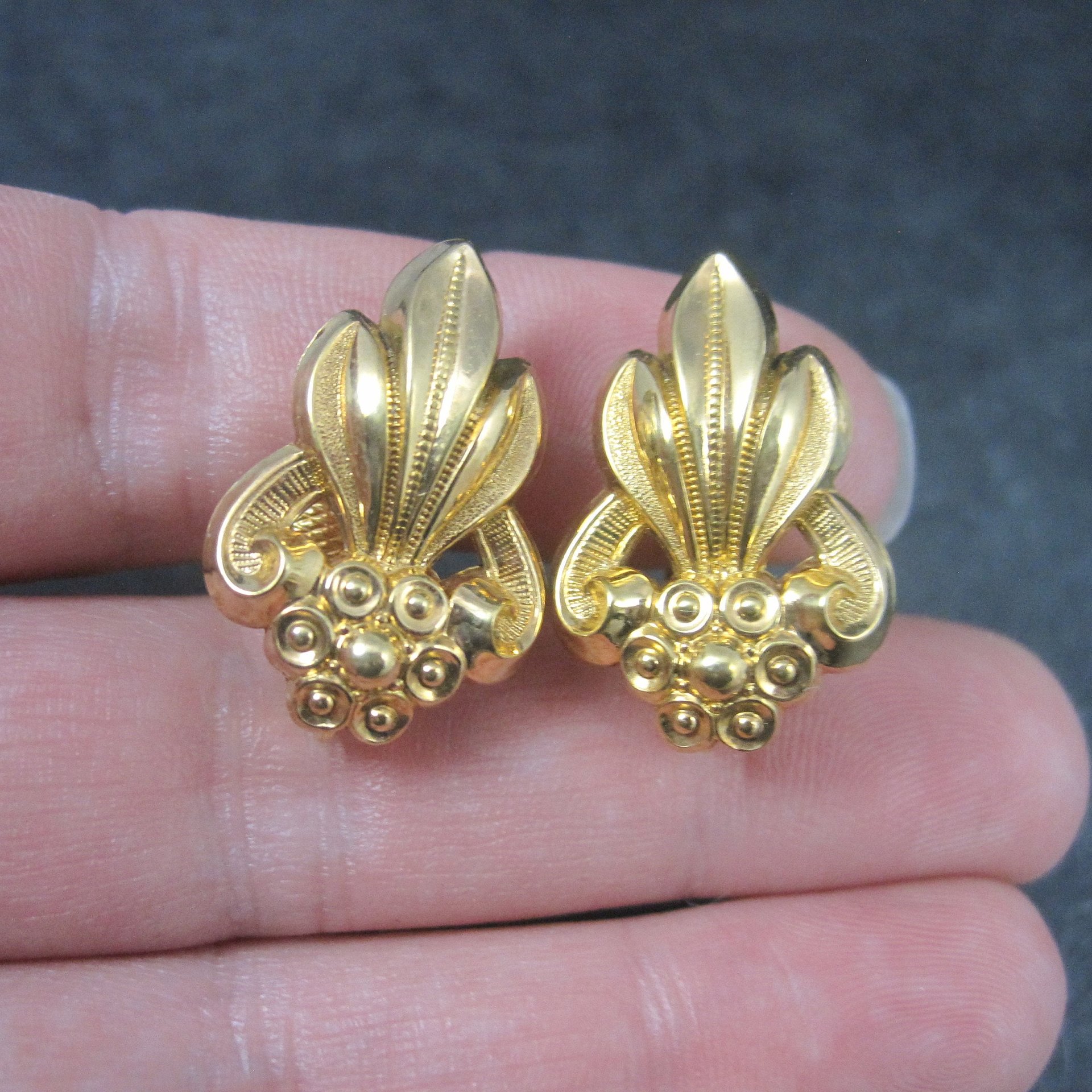 Vintage Nouveau 12K Screw Back Earrings