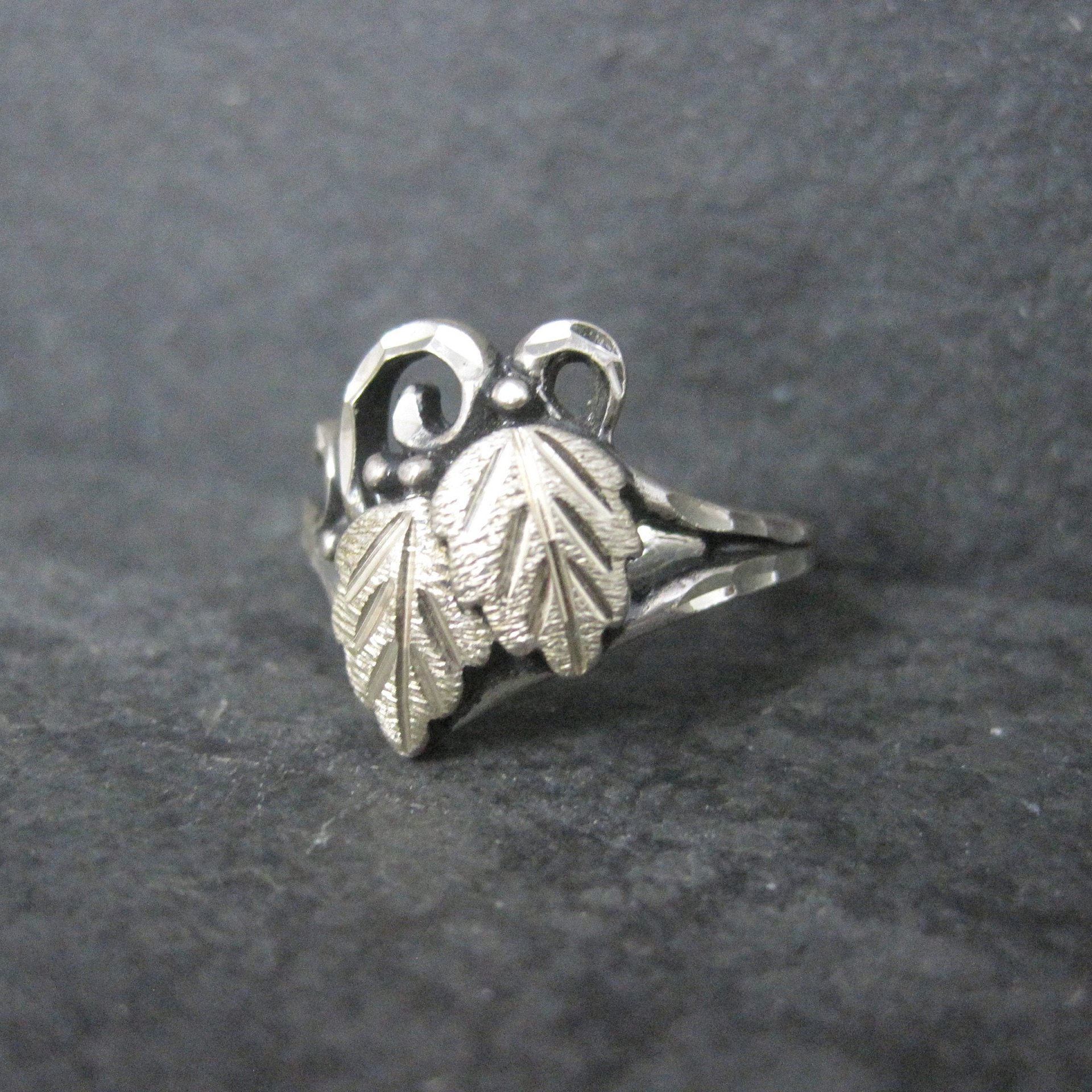 Black Hills Silver Leaf Ring Size 6