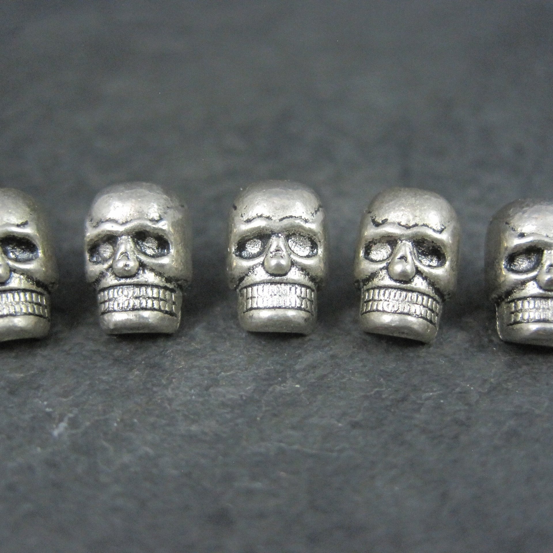 Lot of 5 3D Skull Beads 10mm