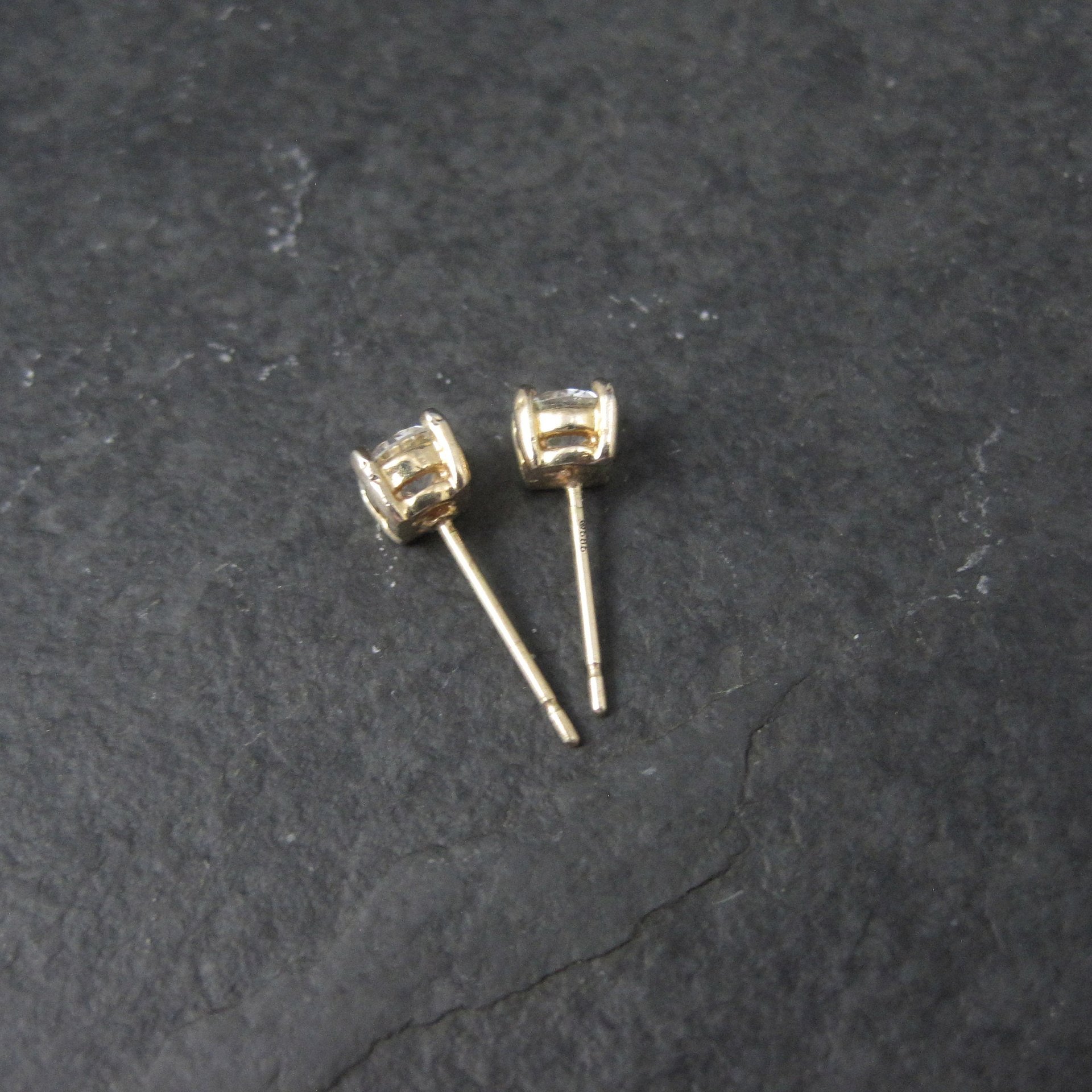 Vintage 14K Cz 4mm Stud Earrings