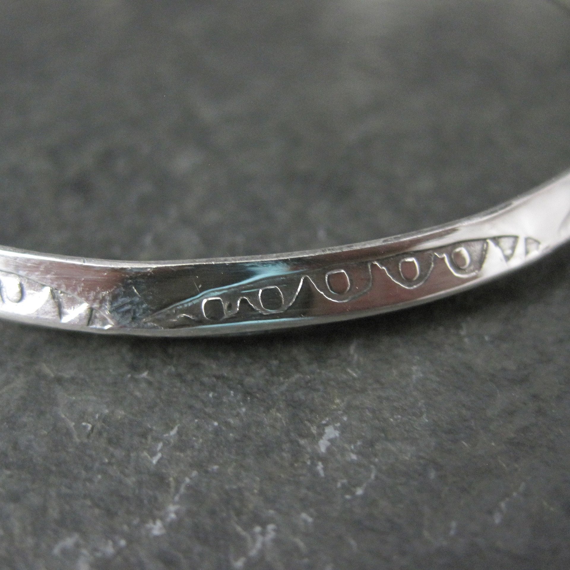 Navajo Carinated 5mm Sterling Bangle Bracelet 8 Inches Tahe 1A