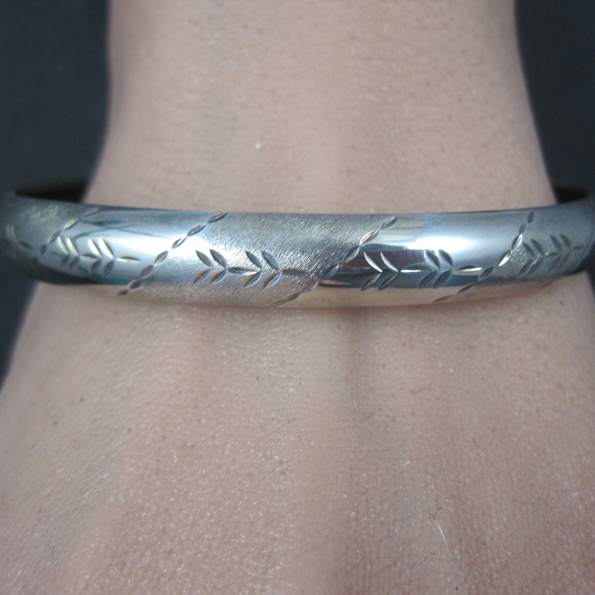 Vintage Italian Sterling Etched Bangle Bracelet 7 Inches