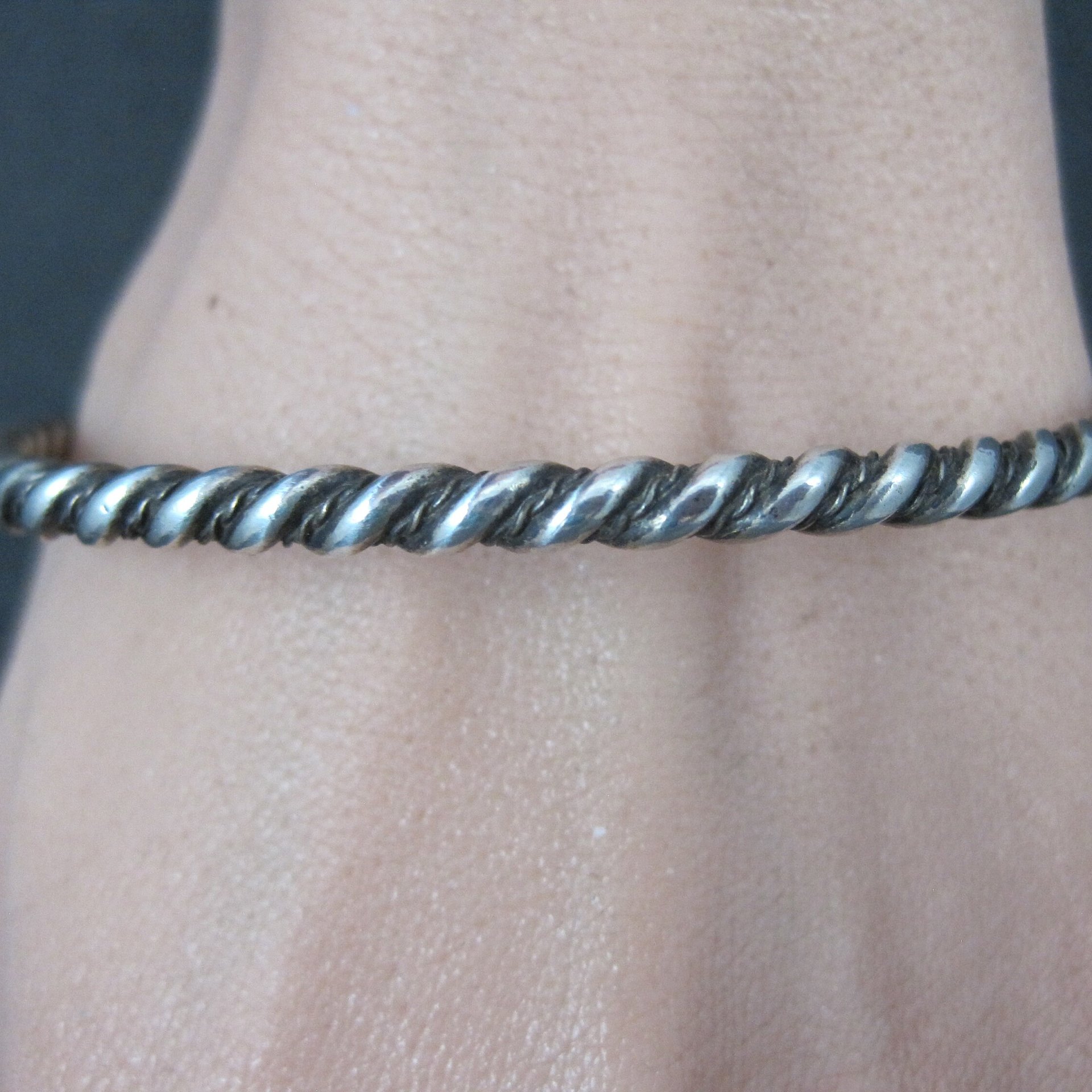 Vintage Southwestern Sterling 4mm Twisted Bangle Bracelet 8 Inches