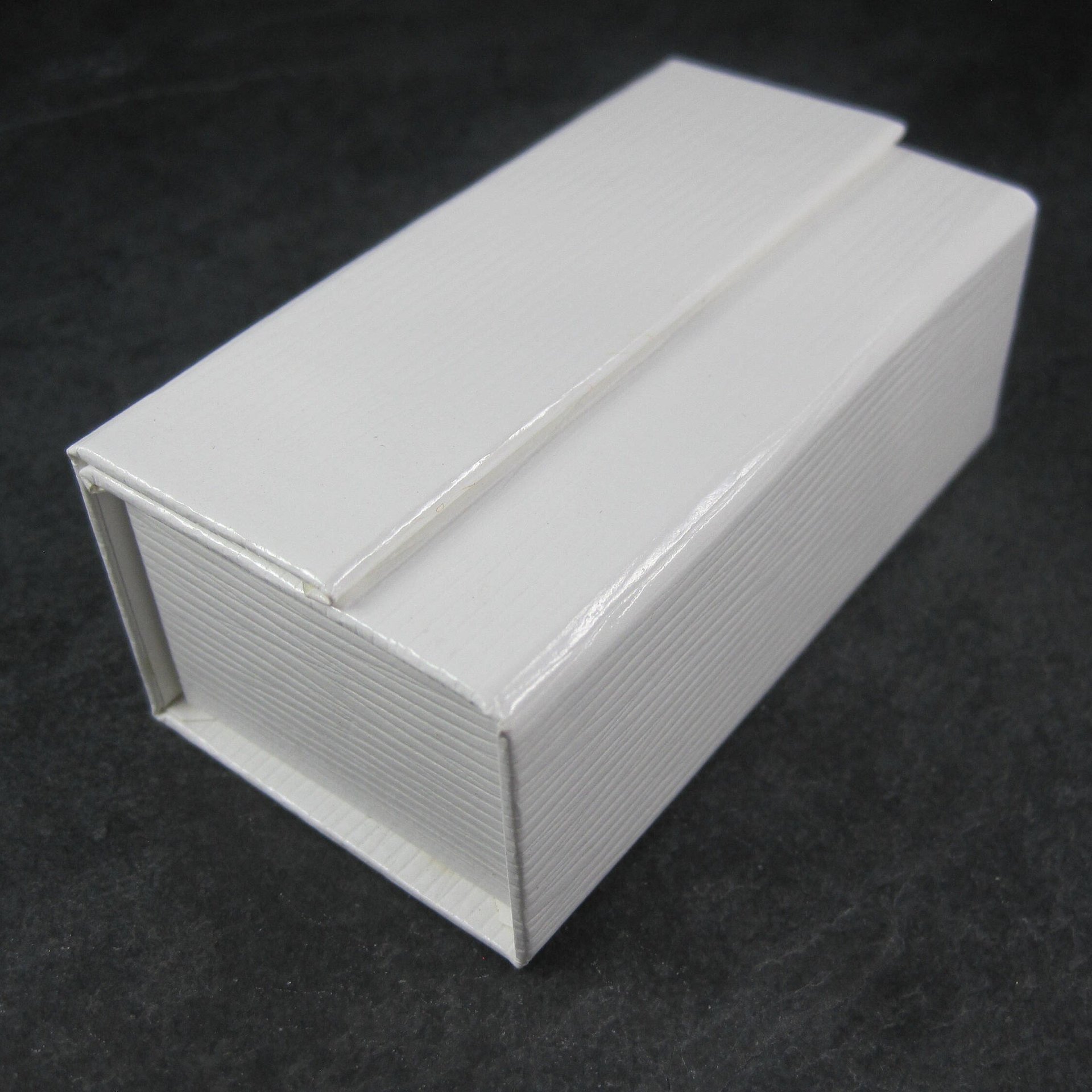 White Magnetic Double Ring Box