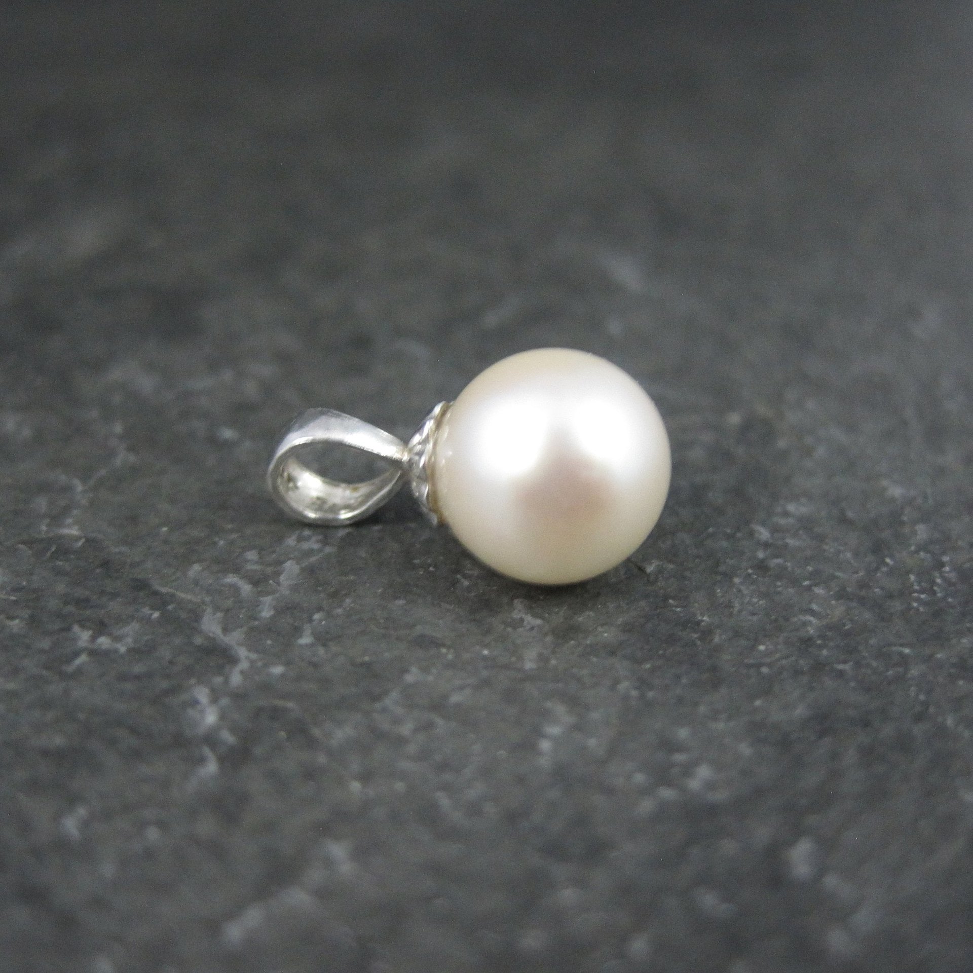 Vintage 10K Pearl Pendant Solitaire