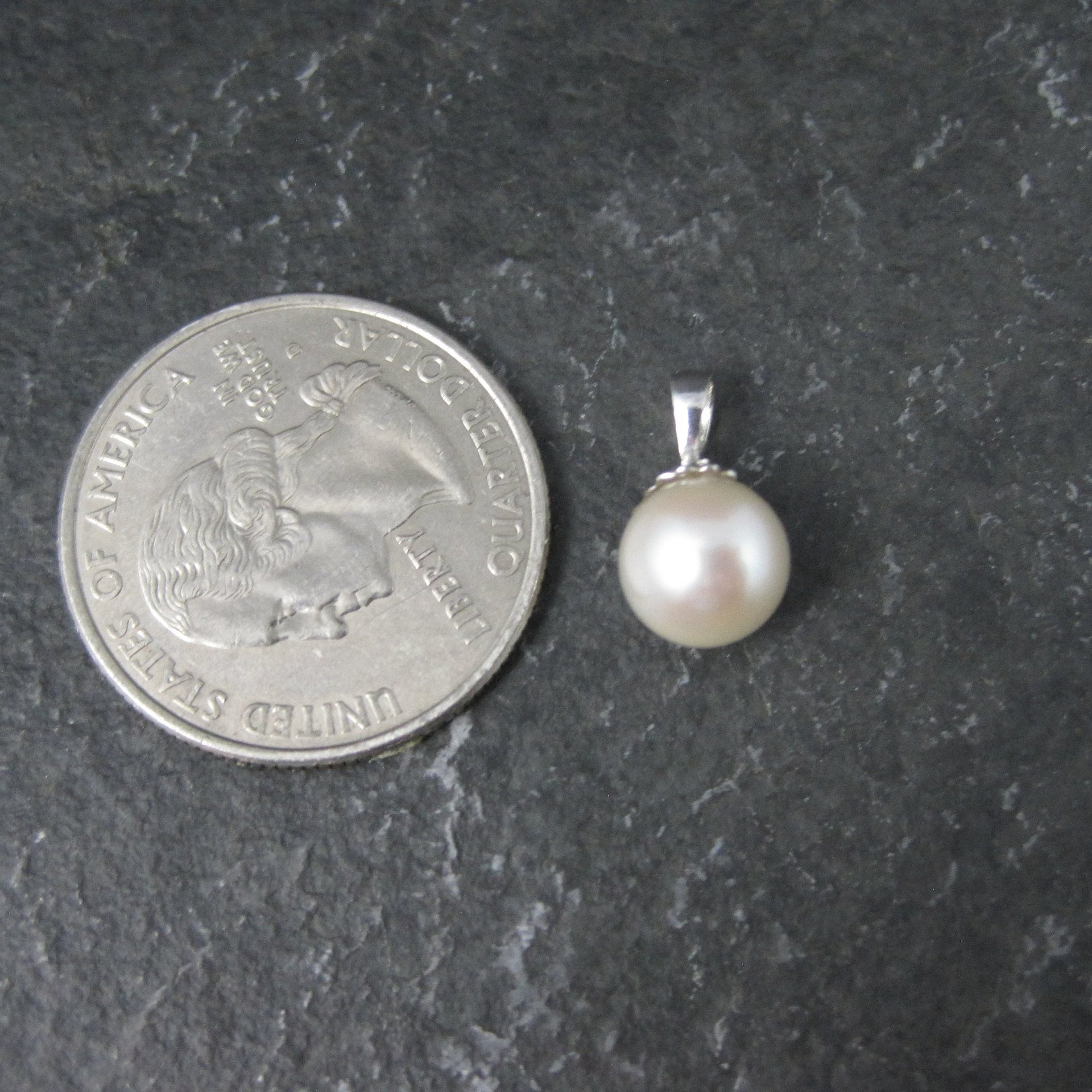 Vintage 10K Pearl Pendant Solitaire