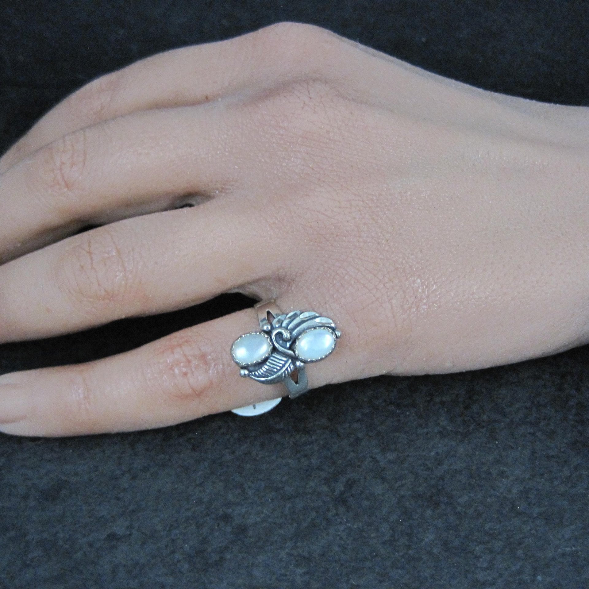 Vintage Southwestern Mother of Pearl Feather Ring