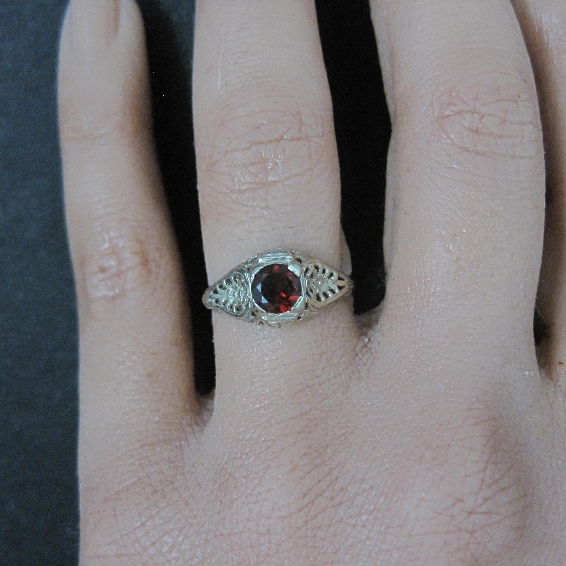 14K White Gold Art Deco Filigree Garnet Ring Size 5
