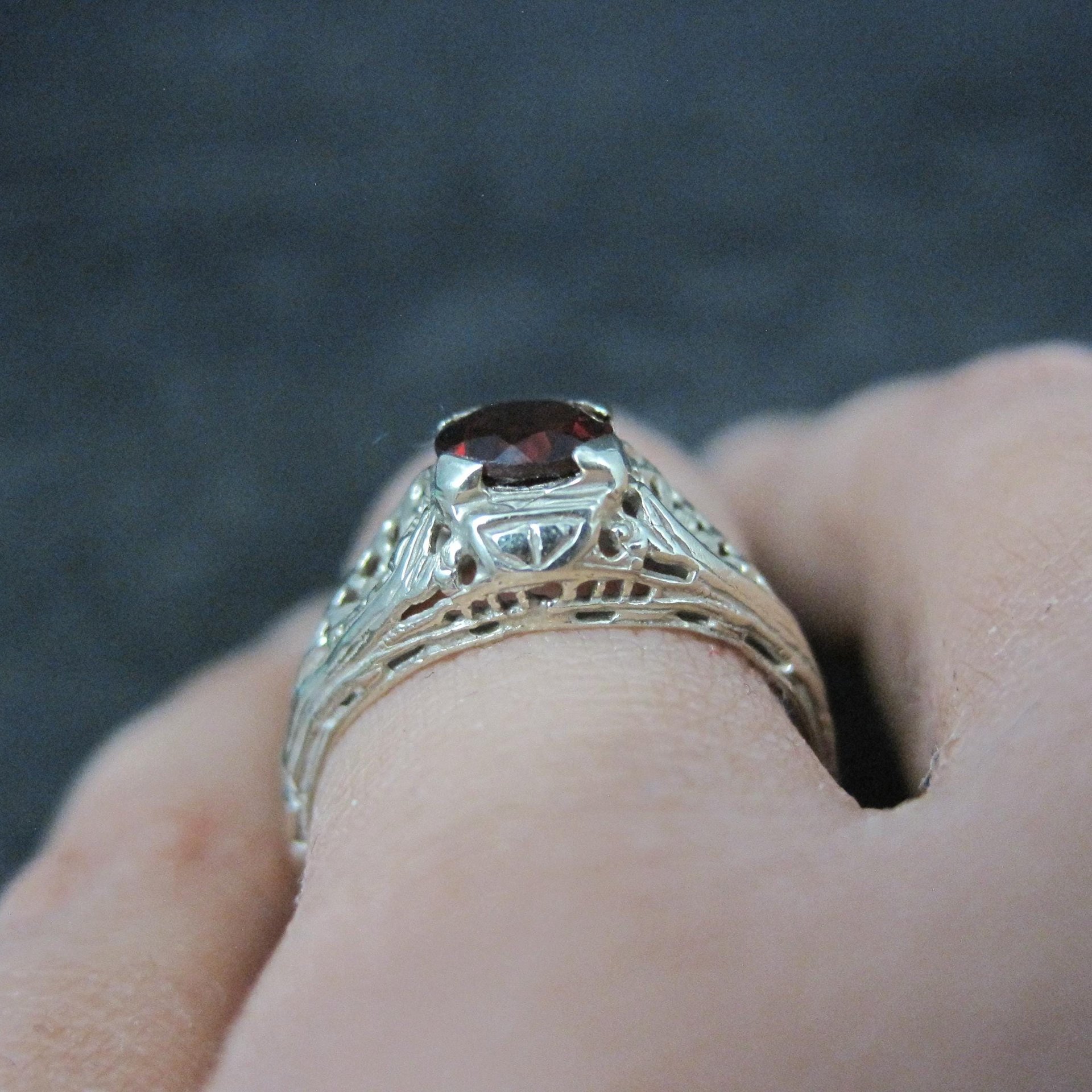 14K White Gold Art Deco Filigree Garnet Ring Size 5