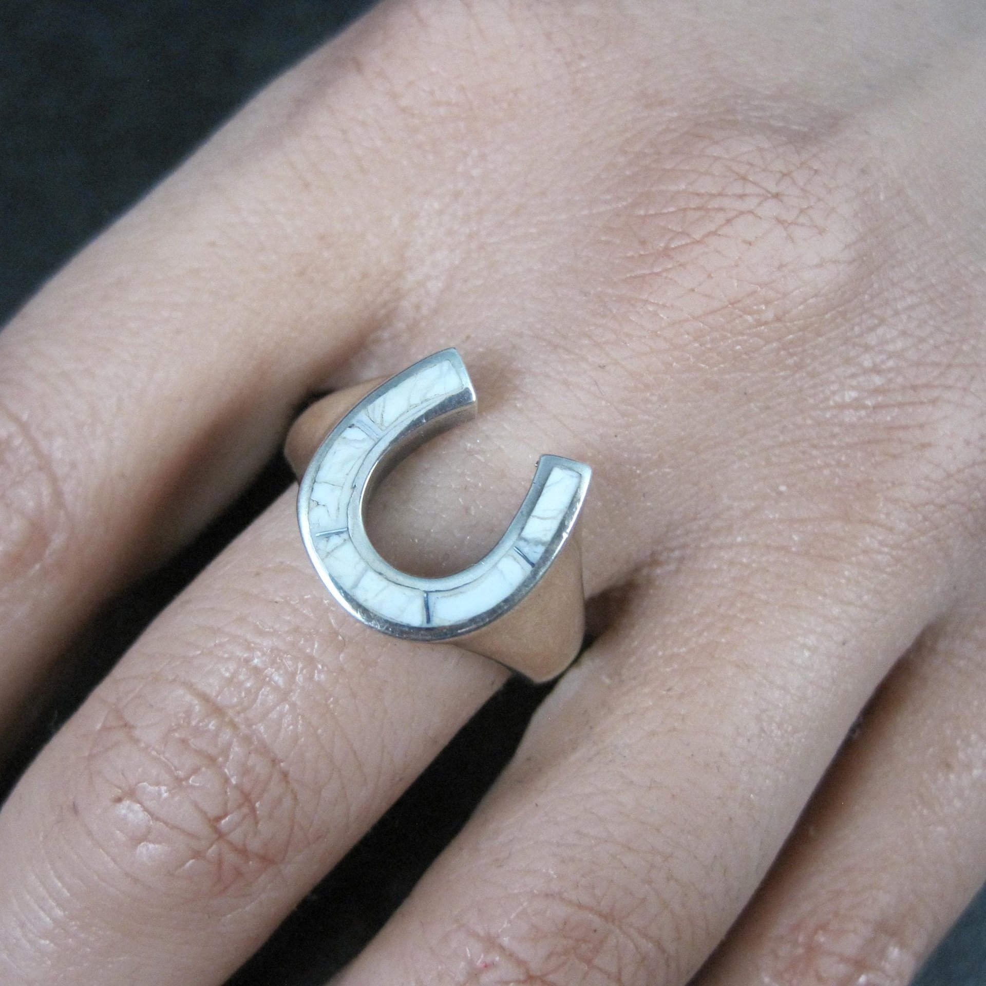 Vintage Sterling Silver Howlite Inlay Horseshoe Ring Size 8