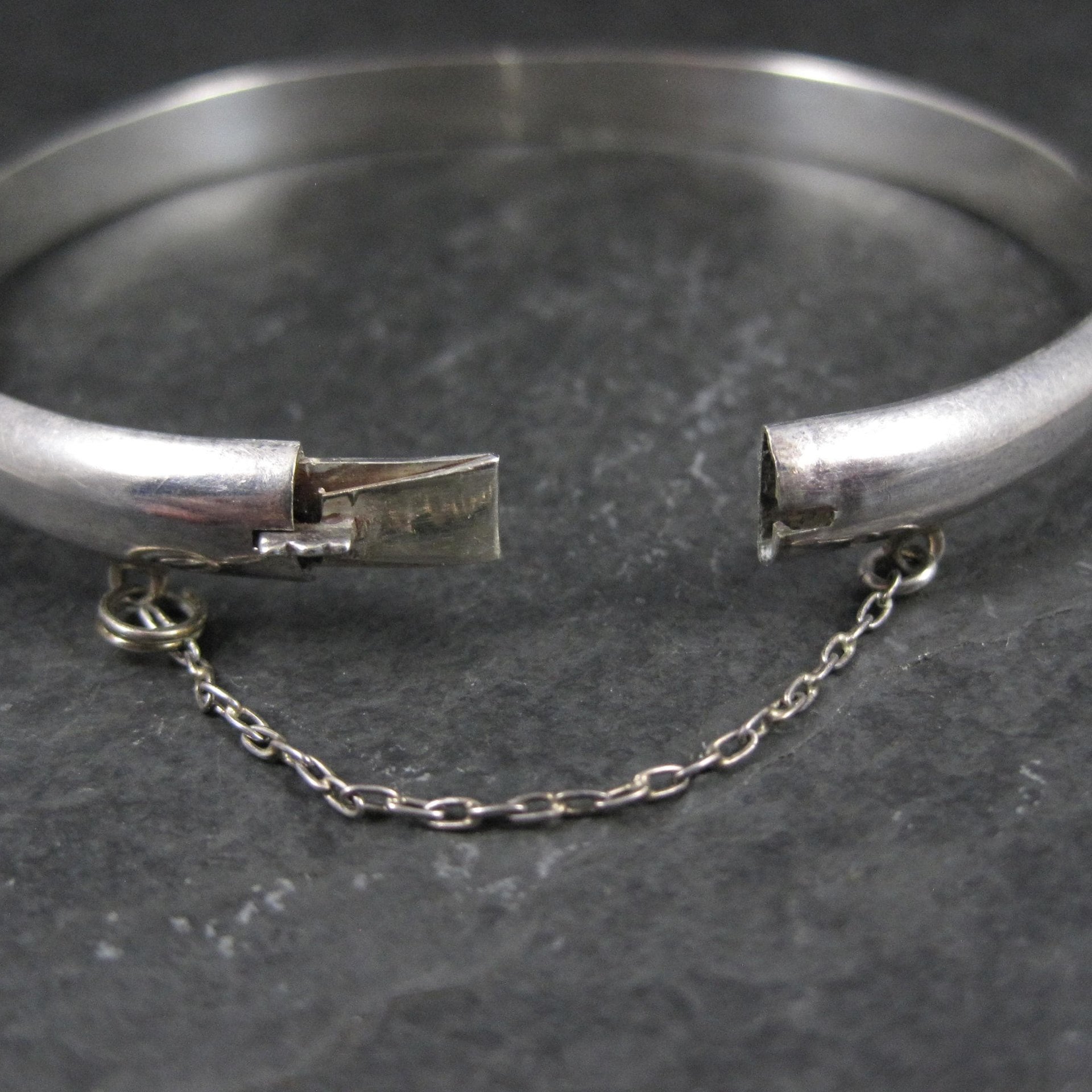 Simple Sterling Silver Hinged Bangle Bracelet 7"