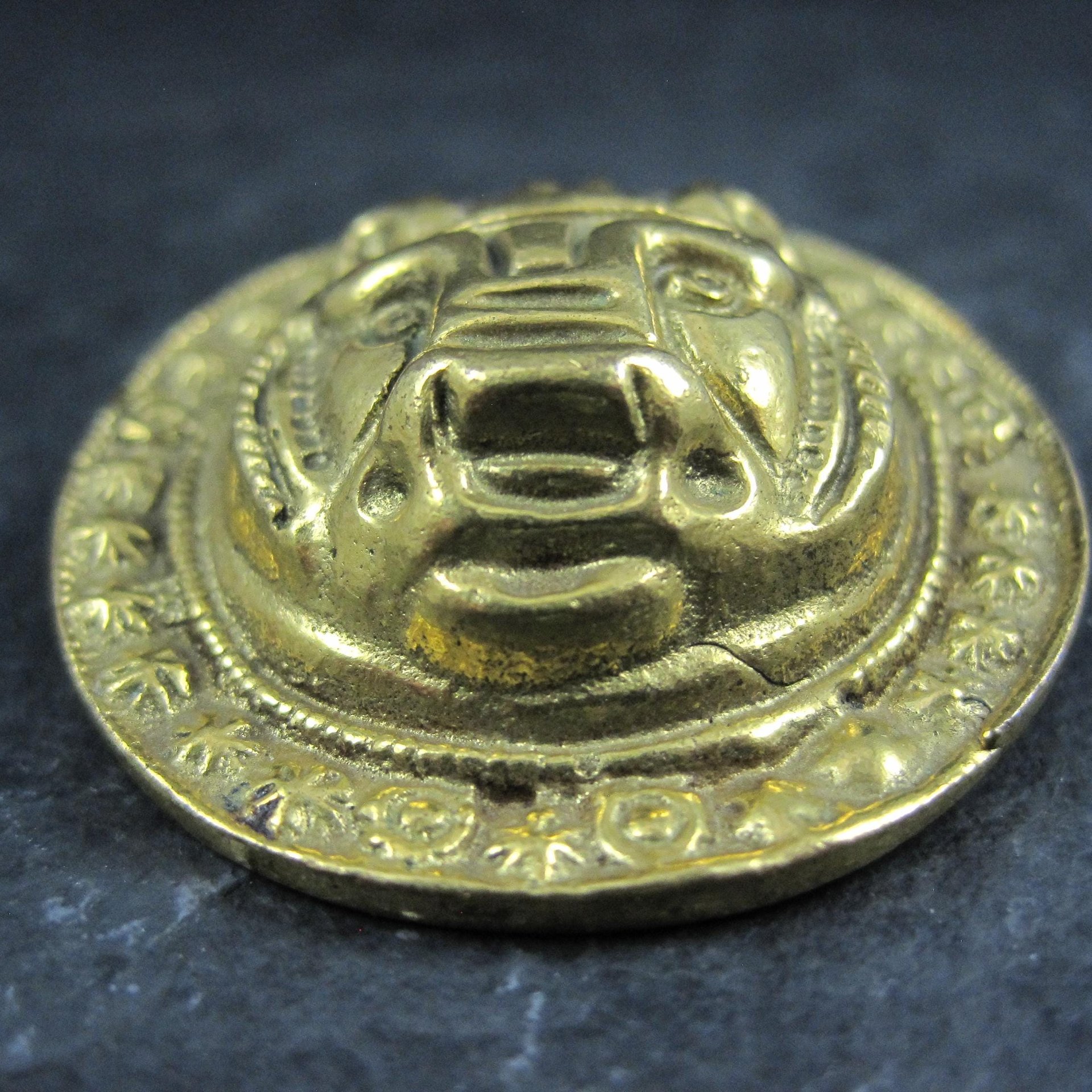 Vintage Gold Lions Head Brooch Kopi